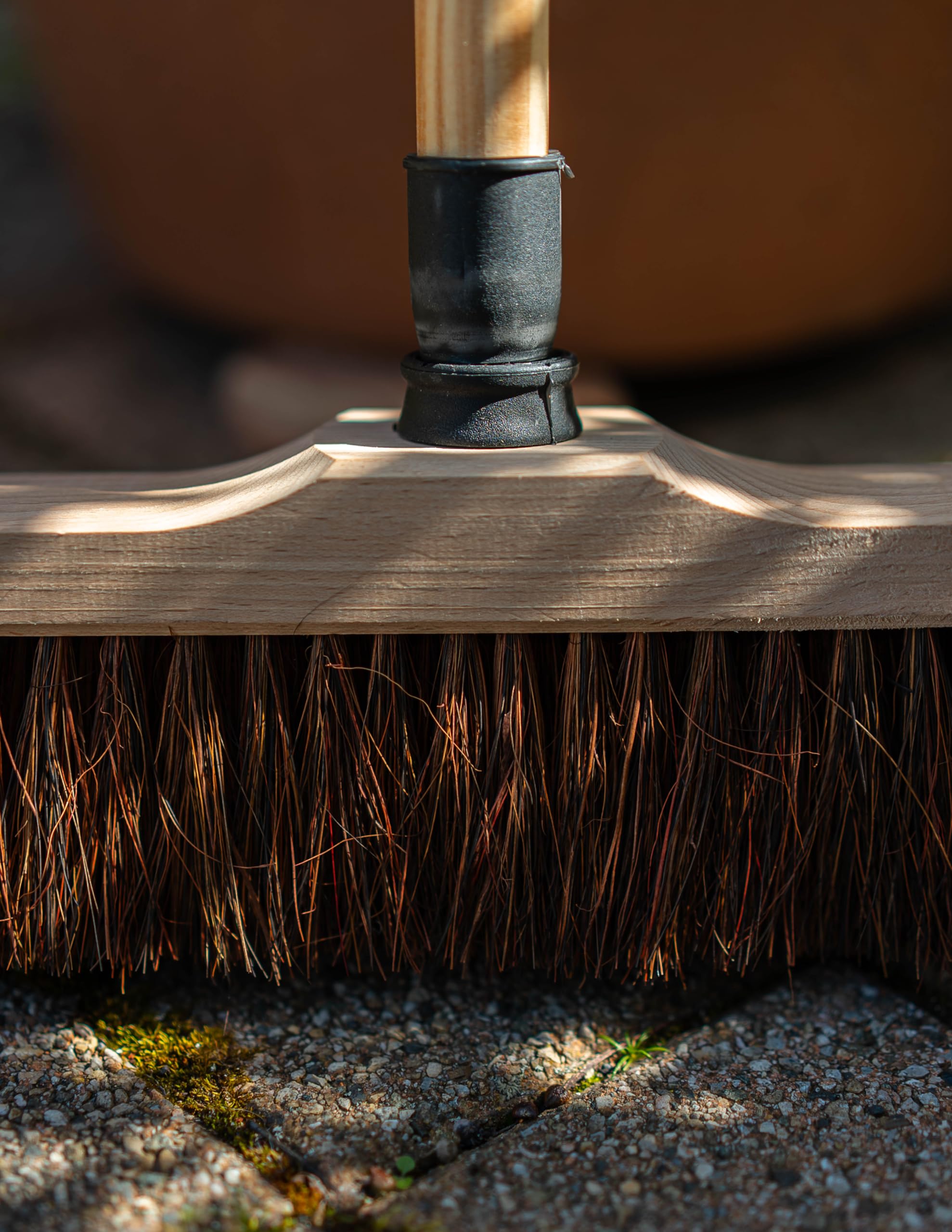 Kibros Scopa da cortile fibra bassine e arenga manico in legno 1,40 m | Miscela di fibre arenga, legno verniciato, boccola Ø 28 mm, alta qualità, per spazzare cortili ed esterni.