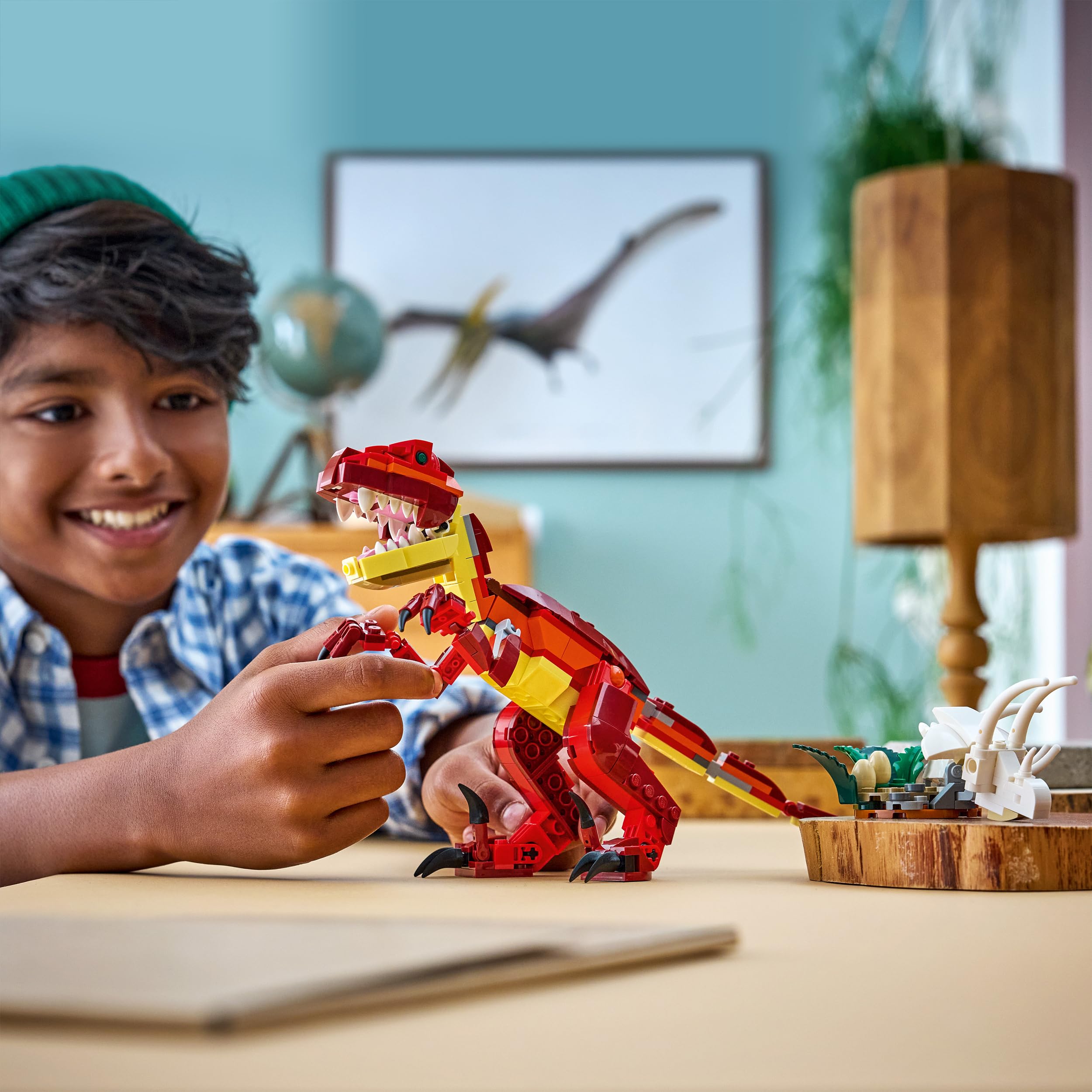 LEGO Creator 3 in 1 Feroce Dinosauro Giocattolo - Figure di Velociraptor, Stegosauro o Pterosauro con Elementi Scheletro e Denti Affilati - Regalo di Compleanno per Bambini e Bambine da 8 Anni - 31379