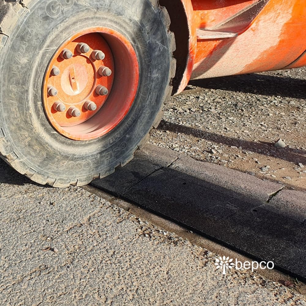 bepco Lot de 2 rampes de Trottoir - 100 cm - Différentes hauteurs - en Caoutchouc (Noir) - Rampe d'accès avec rondelles intégrées (100 x 25 x 8 cm, avec kit de Fixation (8 Chevilles à Clou))