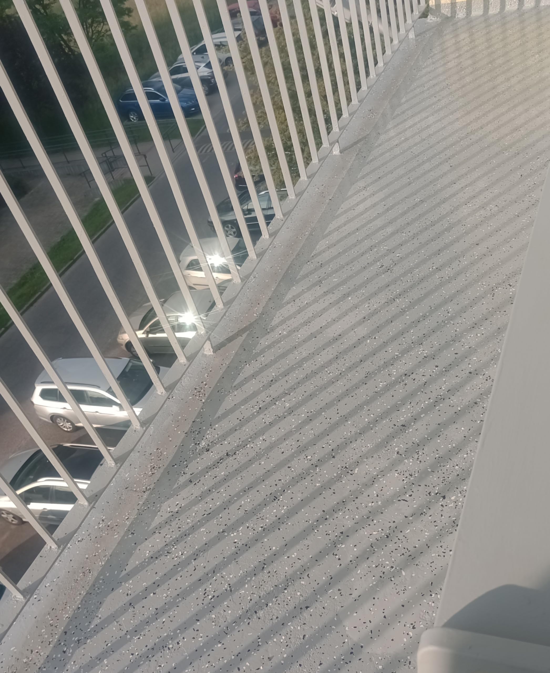 Außen 2K Epoxidharz Set für Balkon & Terrasse bis zu 11 m² mit PU Versiegelung | RAL 7001 – Silbergrau, 7 KG | Bodenbeschichtung für Beton | Rutschfest, UV-beständig | SwissTech