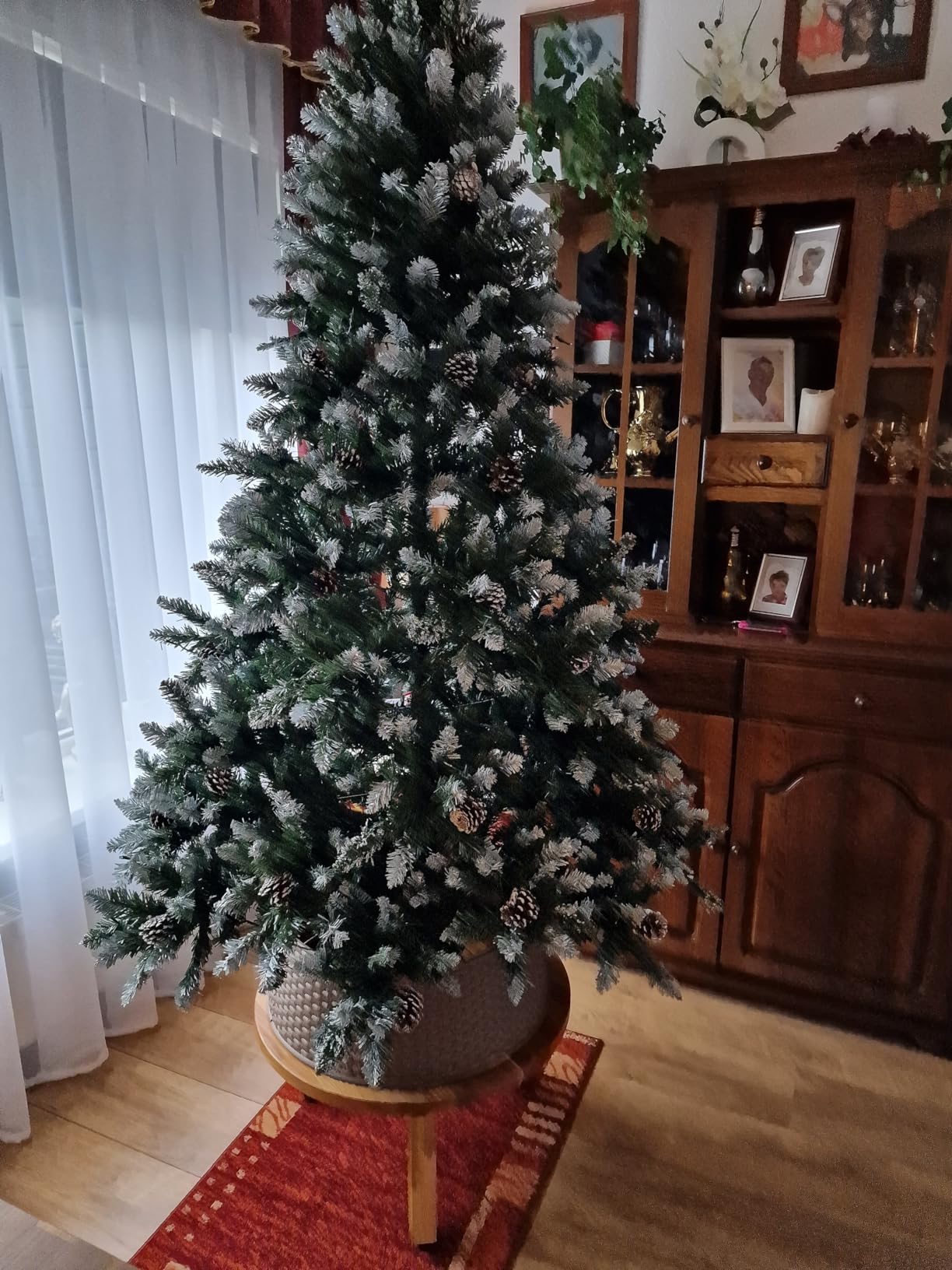 Yorbay Kunstkerstboom met verlichting, witte sneeuwvlokken, led-dennenboom voor kerstdecoratie, van PE en pvc, upgrademodel 180 cm