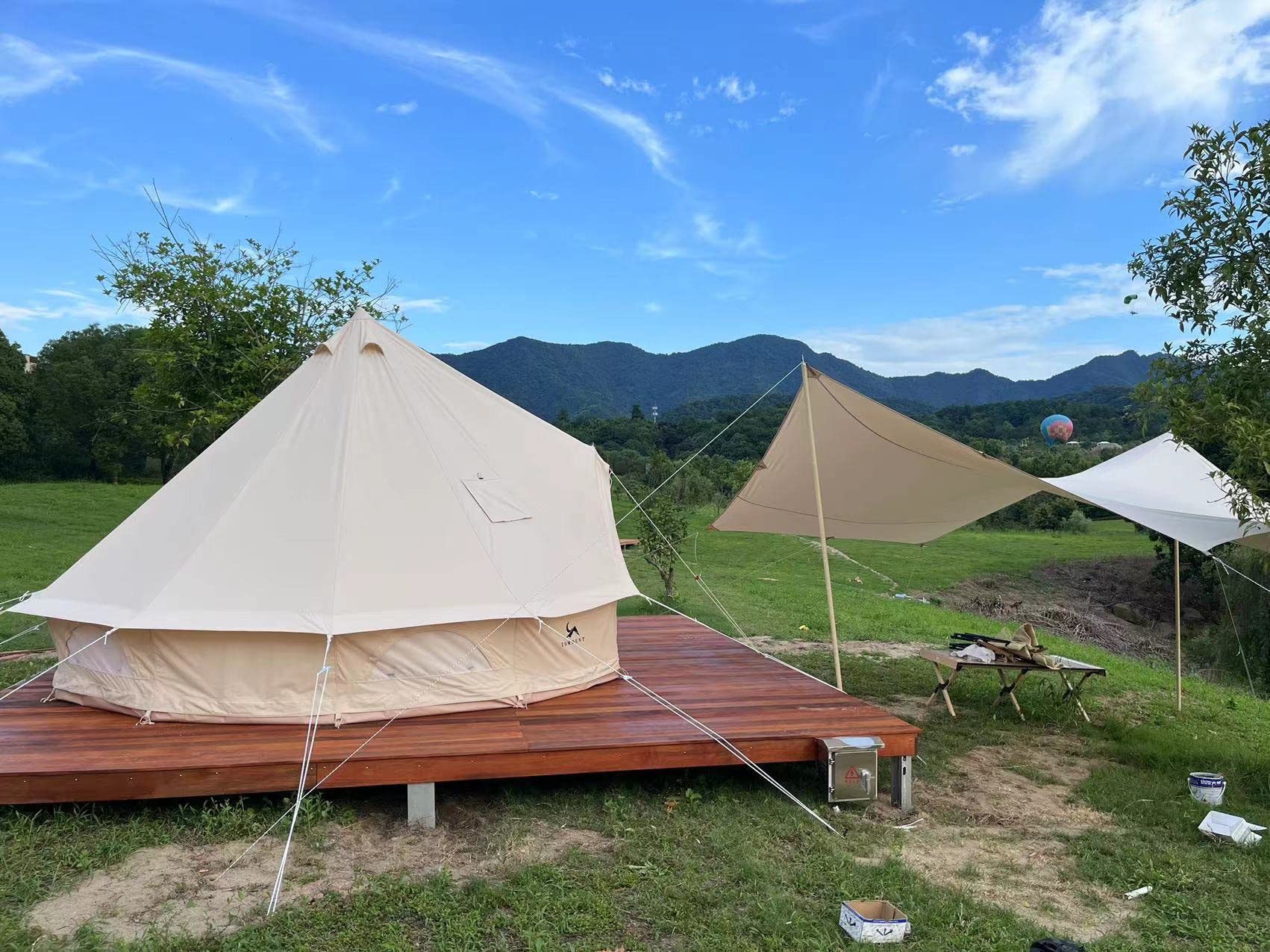 TOMOUNT Bell Tente 3m 4m Cloche Grand Espace familiale avec Fermeture éclair dans Tapis de Sol et Trou de Cuisson pour l'extérieur, randonnée, Carnaval, fête, Chasse, Pique-Nique Beige