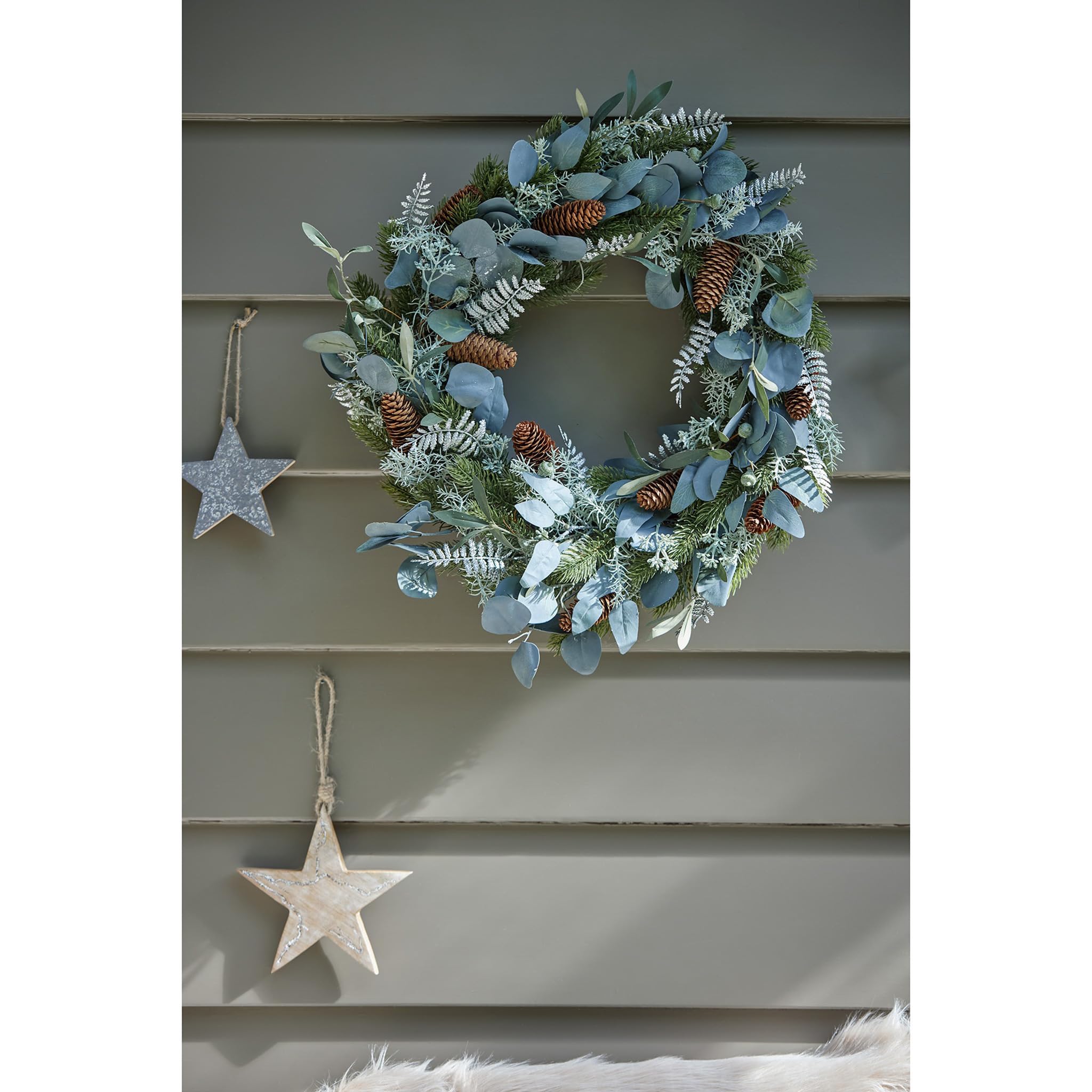 Couronne de sapin artificielle avec feuilles et pommes de pin 40 cm 1 pièce – Couronne décorative pour l'hiver et Noël – Couronne de Noël – Couronne décorative pour porte – Décoration d'hiver – Vert