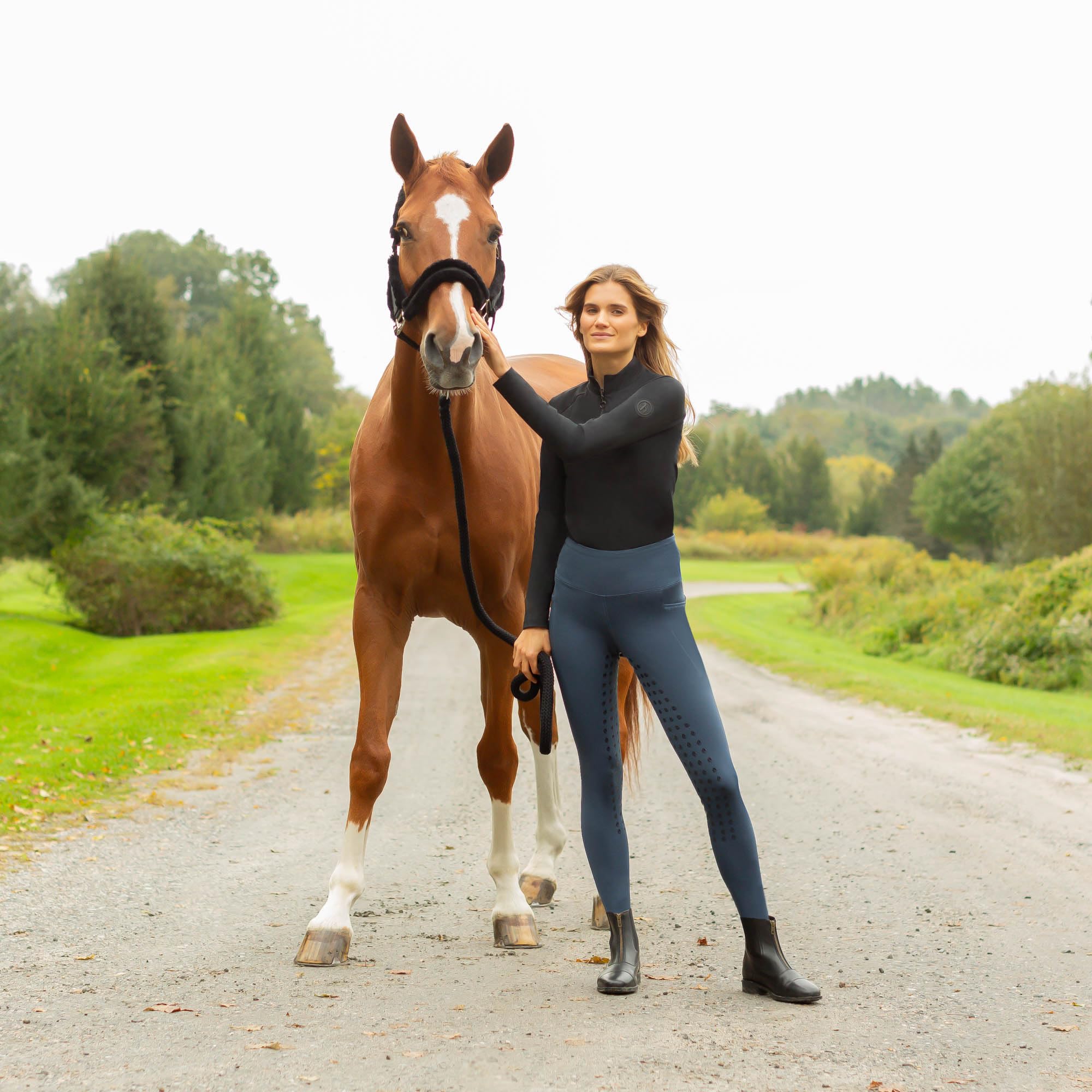 Equinavia Valkyrie - Cabestro de caballo ajustable con acolchado ultra suave, color negro y negro