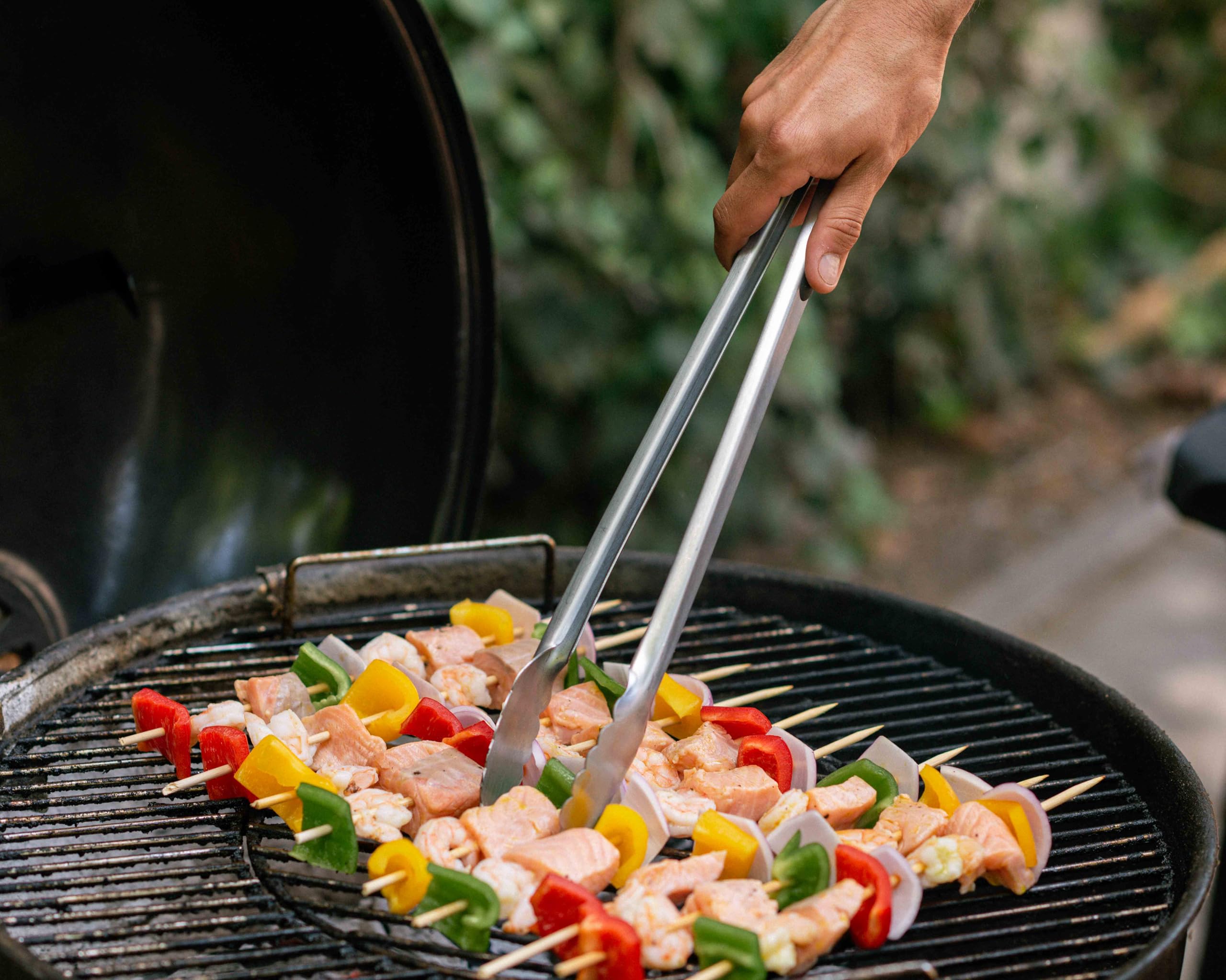 Juego de herramientas para barbacoa de 4 piezas, kit de utensilios de parrilla de acero inoxidable para barbacoa al aire libre – pinzas, espátula, tenedor, cepillo para untar – Accesorios de