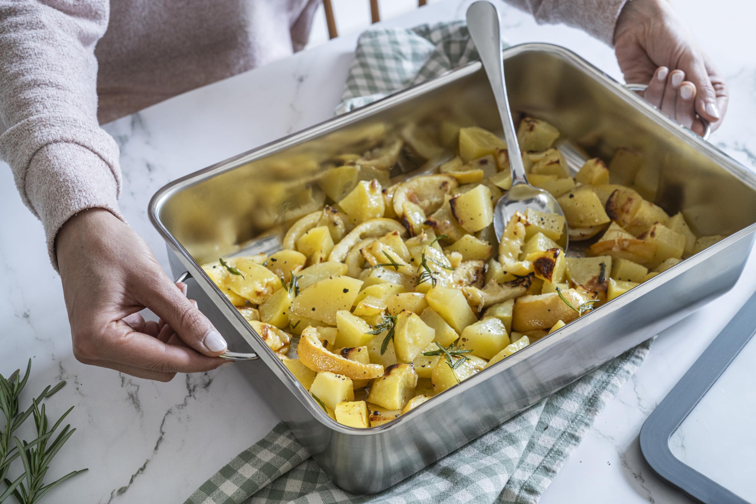 Inoxriv, Maxima Teglia da Forno Rettangolare con Coperchio in Vetro e Silicone, 36x25 cm, Acciaio Inox 18/10, Bordo Alto 8 cm, Made in Italy