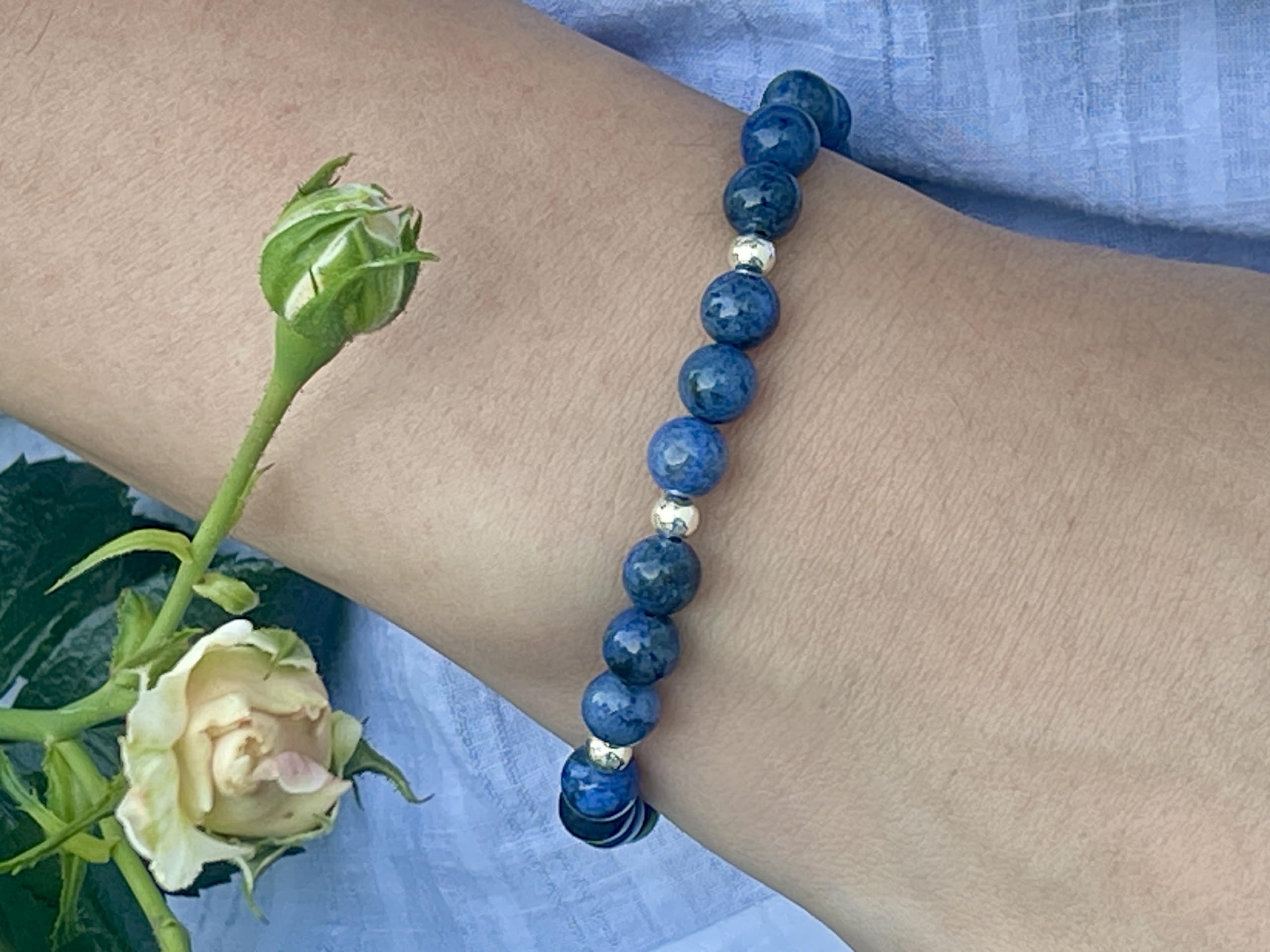 Dumortierit Armband Perlen echt 6mm mit Edelstahlperlen 4mm Silber Gold Roségold oder Ionisiert - Handmade Perlenarmband Mut Geduld Zuversicht - Spiritueller Schmuck Unisex