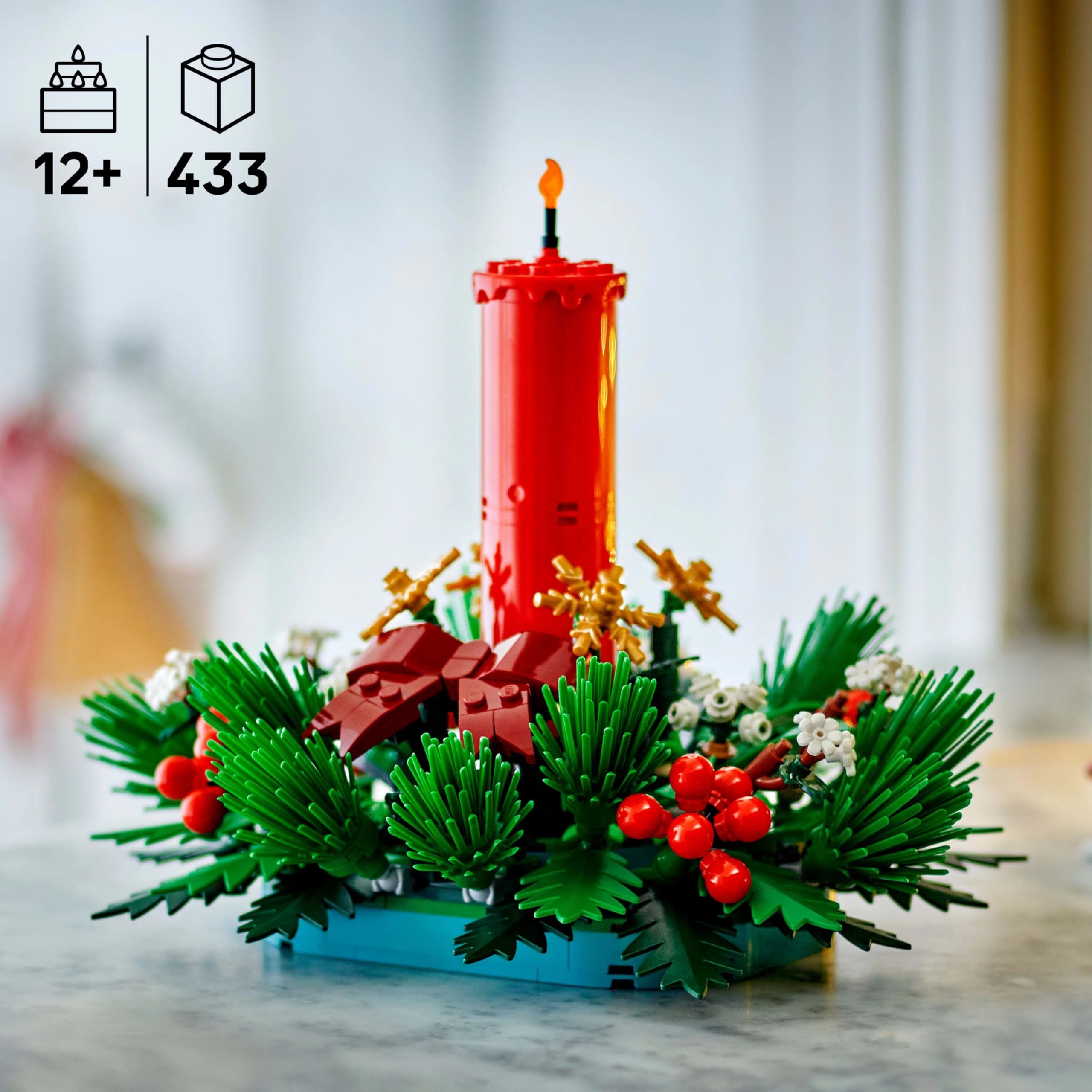 LEGO Decorazione da Tavolo Natalizia - Candela Rossa Giocattolo da Esposizione con Bacche, Stelle e Fogliame - Attività per la Famiglia - Regalo Natalizio per Bambine e Bambini da 12 Anni - 40743