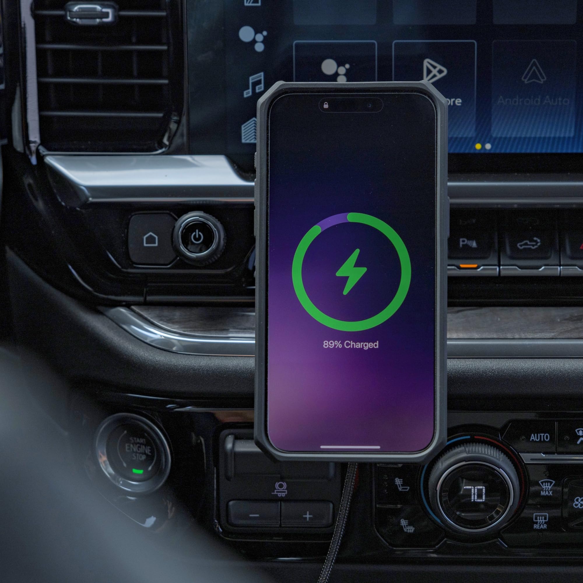 Rokform Magnetisches kabelloses Kfz-Ladegerät, verstellbare Schwenkhalterung für Armaturenbrett | USB-C auf USB-C-Kabel im Lieferumfang enthalten