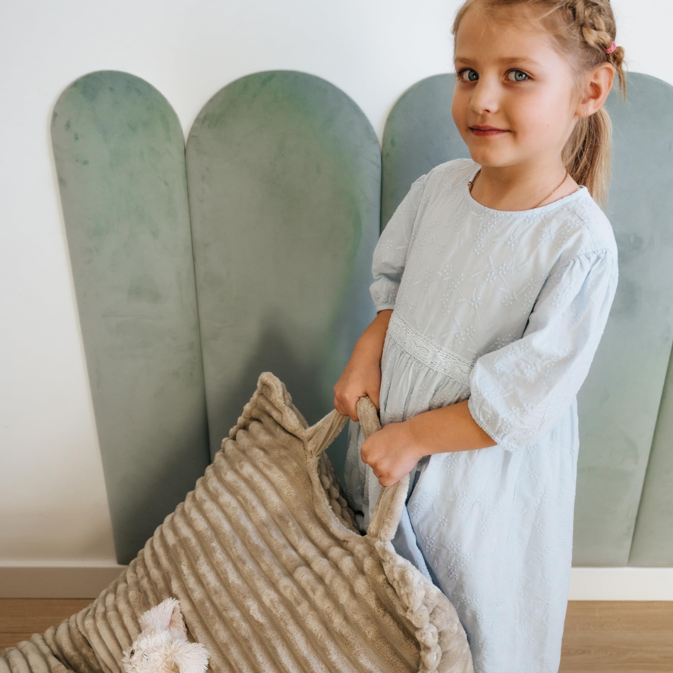 Gutekissen® Sitzsack Kinder mit Griff – Sitzkissen für Kinderzimmer Montessori - Kids Sweet Garfield Flauschiger Tiliastoff (58x70x55 cm, Rosa)