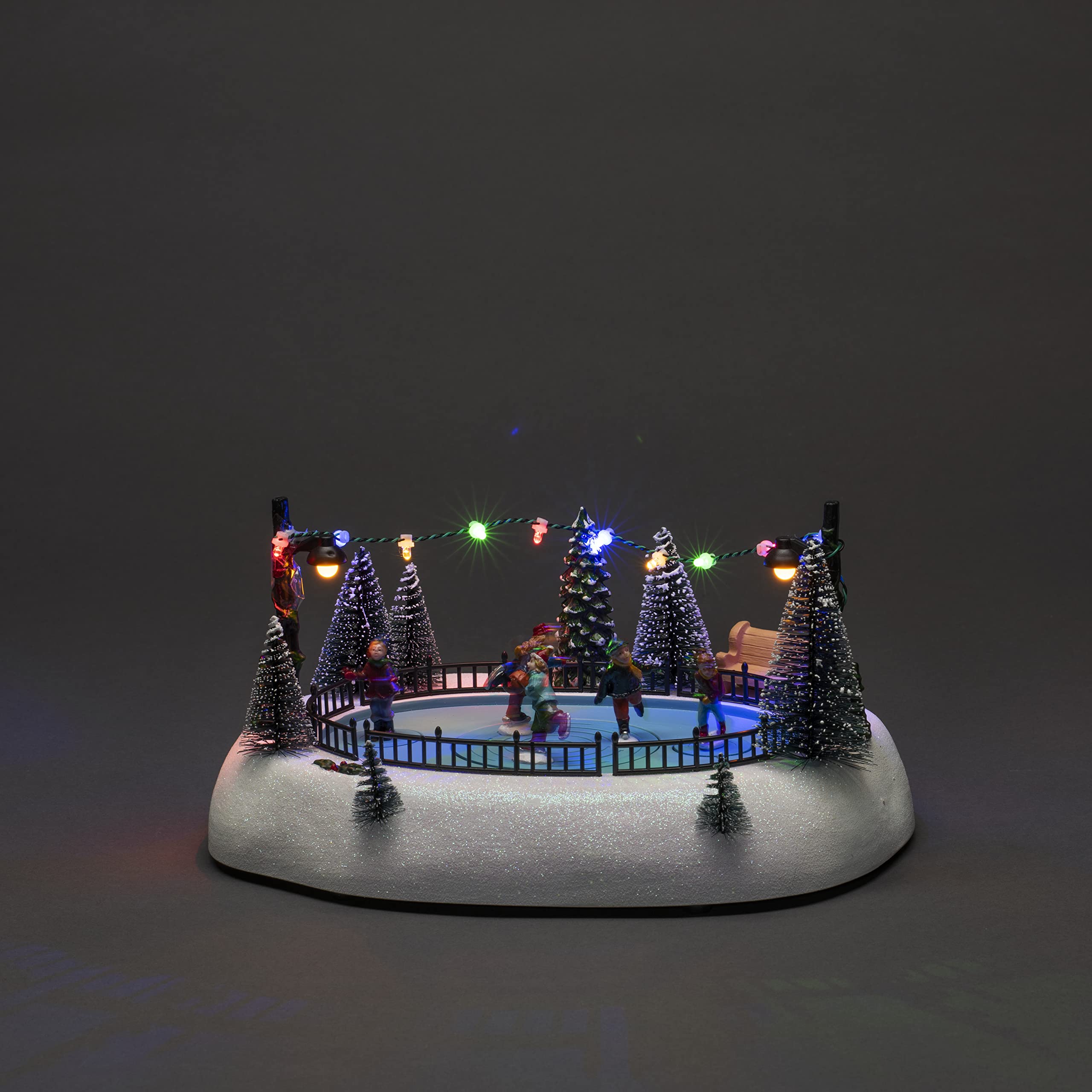 Konstsmide Escena LED de Navidad con música, Funciona con Pilas o USB, Interior, Cable Negro, poliresina de PVC, Resina, Multicolor