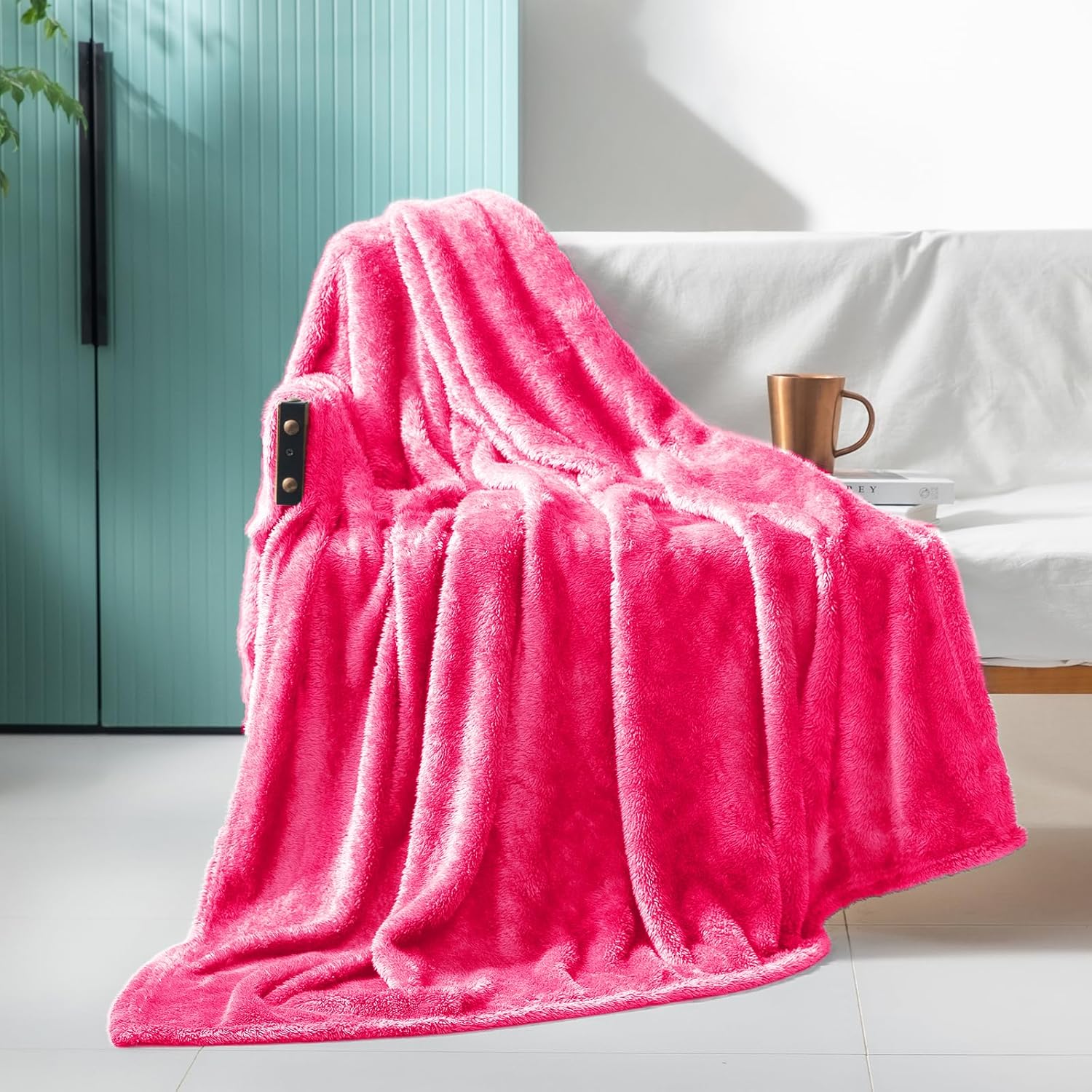 Exclusivo Mezcla Plush Extra Large Fleece Throw Blanket for
