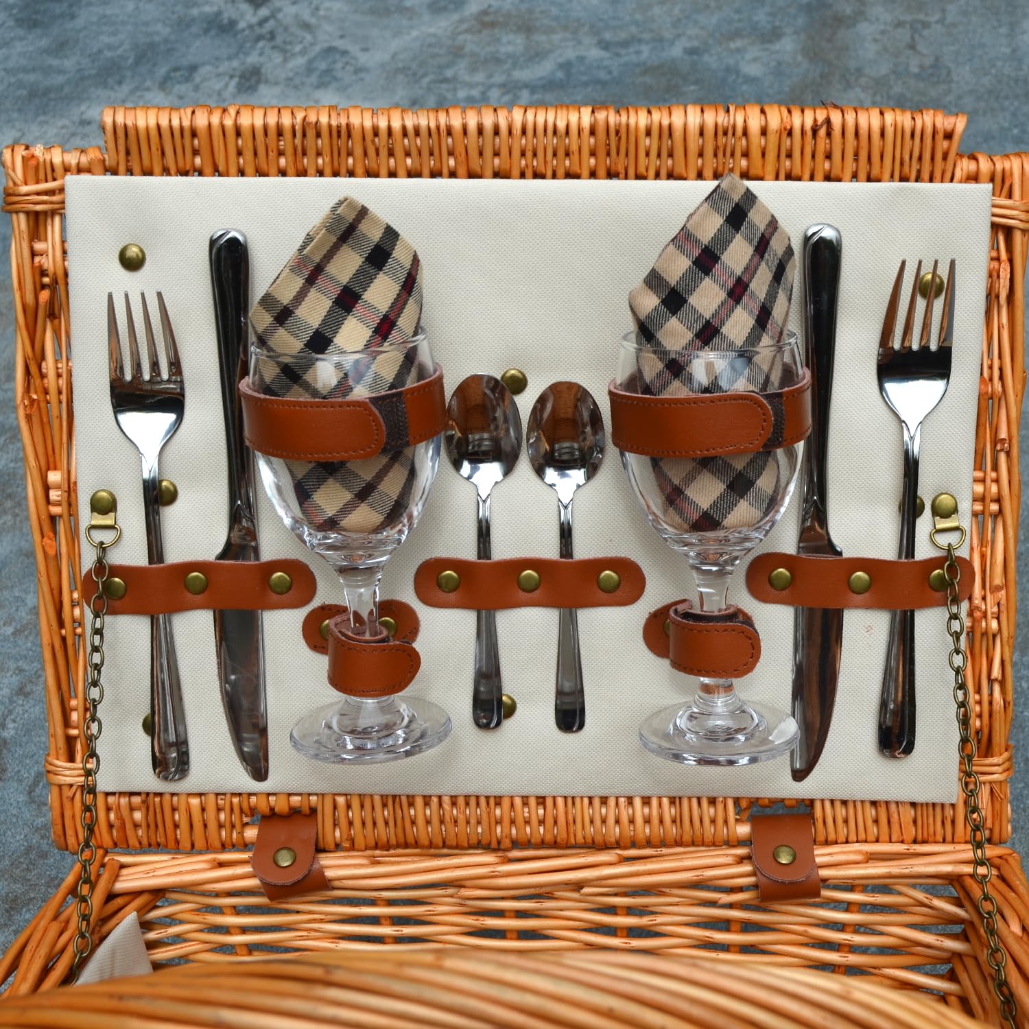 English-Style Picnic Set For 4 With London Plaid
