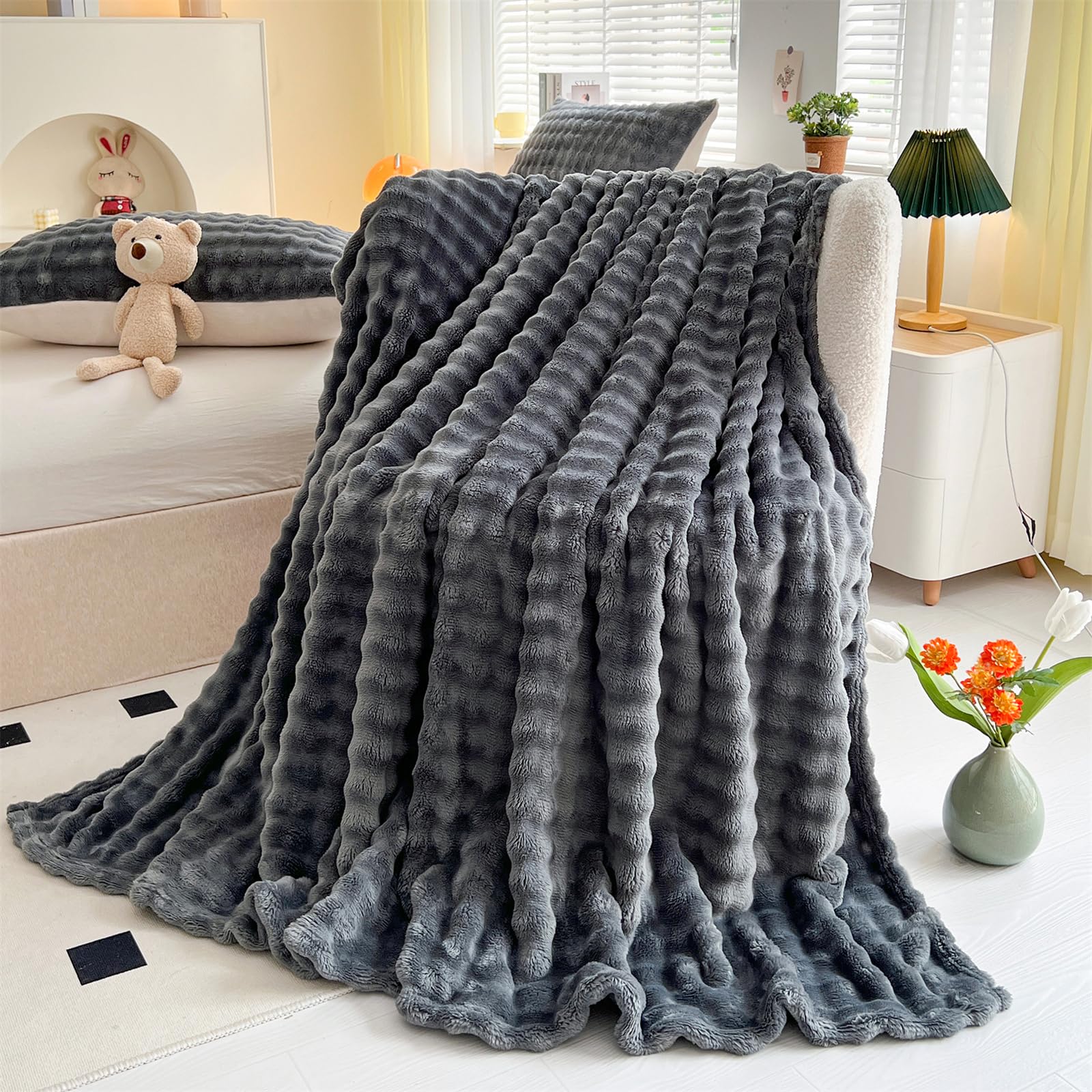 FASCINATDECO Fleece Throw Blanket Dark Grey Bubble Faux Fur Fluffy Bed Blanket Super Cosy Warm Large Blanket for Bed Sofa Couch Home Decor, 180x230cm