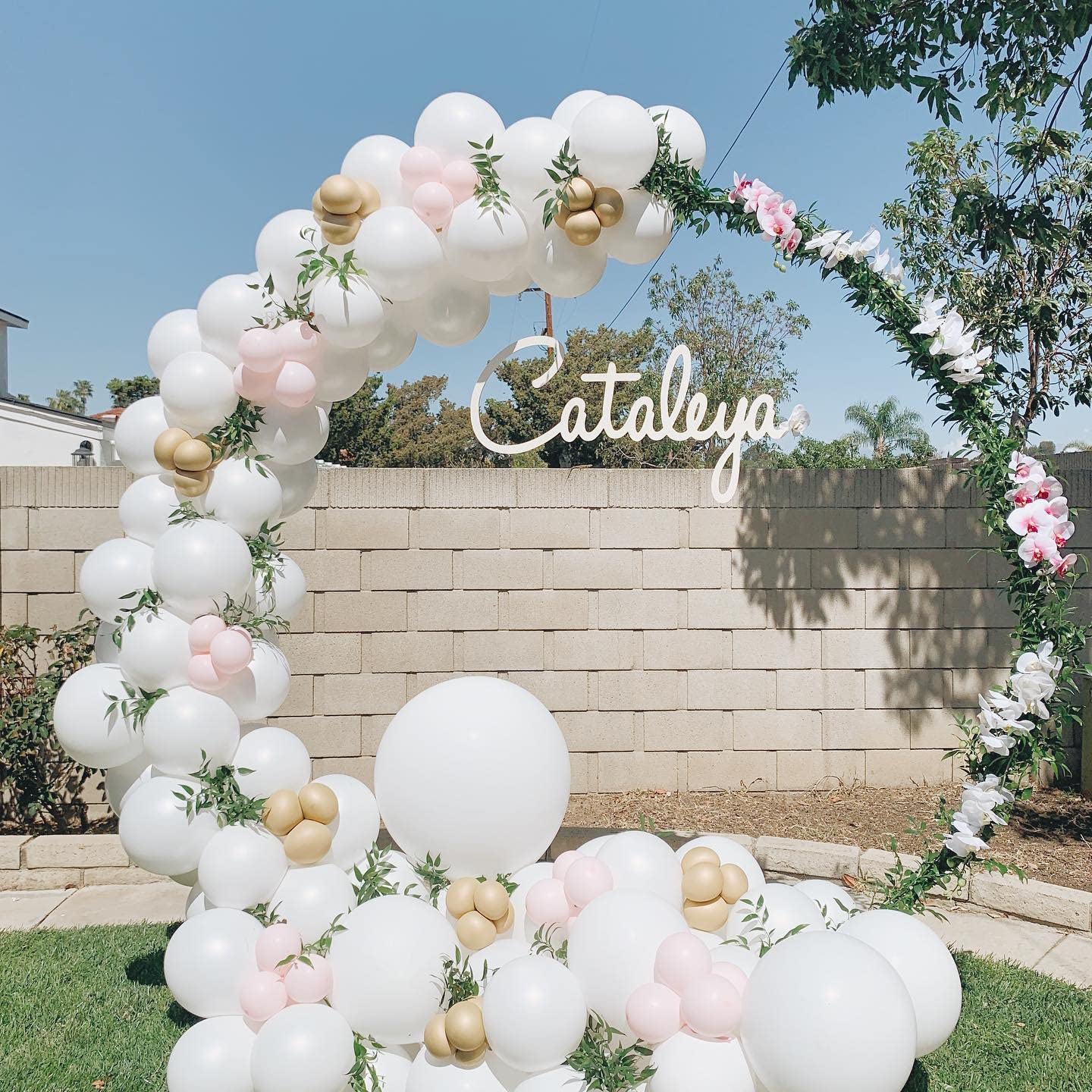 Staffa per palloncini, kit di arco rotondo, per palloncini dorati, in metallo, per matrimoni, matrimoni, compleanni, feste, regali per bambini, lauree, cerimonie, decorazione (bianco 2,2 m)