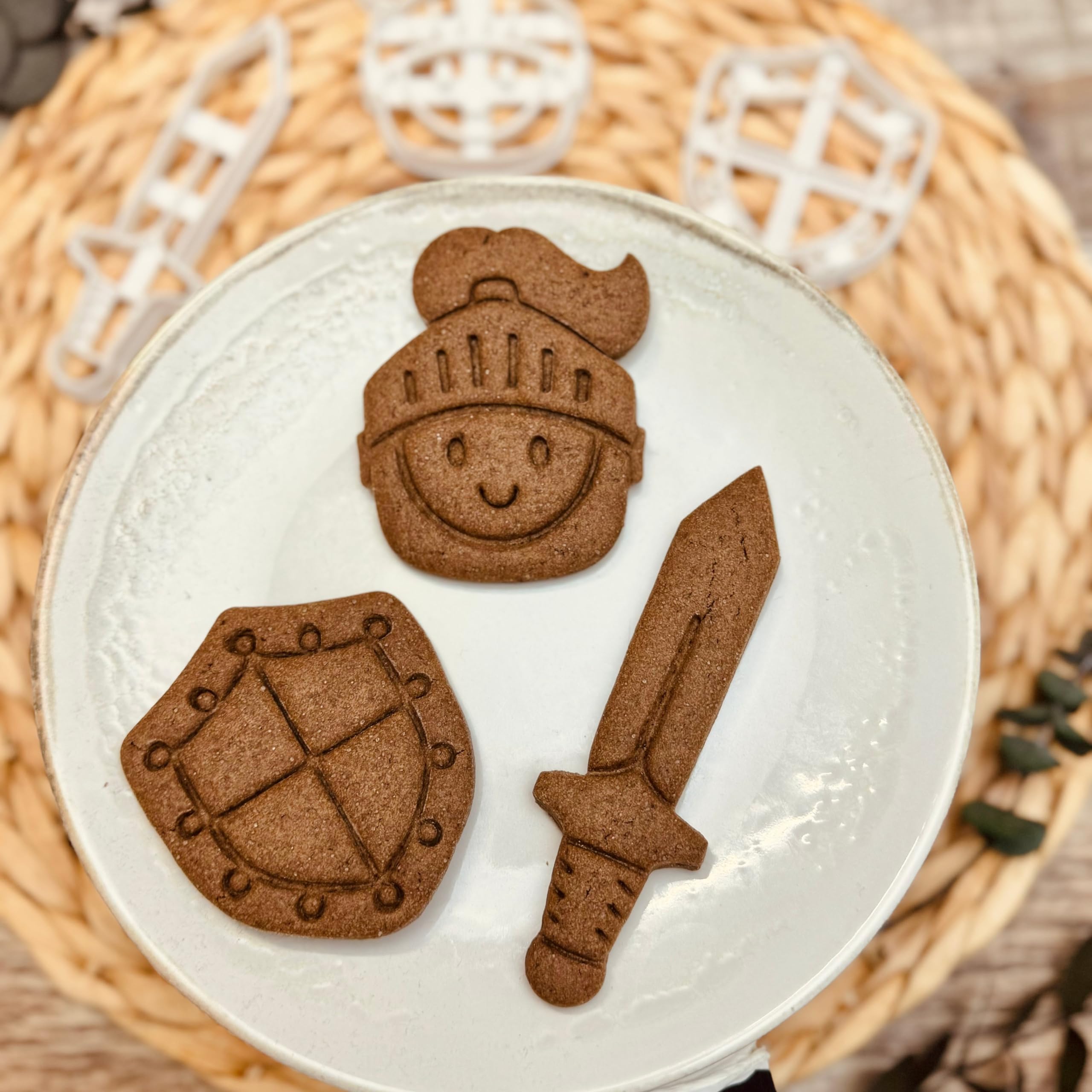 BAKERLOGY Set de 3 Emporte-pièce Chevalier Mignon (Motif: Bouclier de Chevalier, Épée de Chevalier, et Visage de Chevalier Mignon)