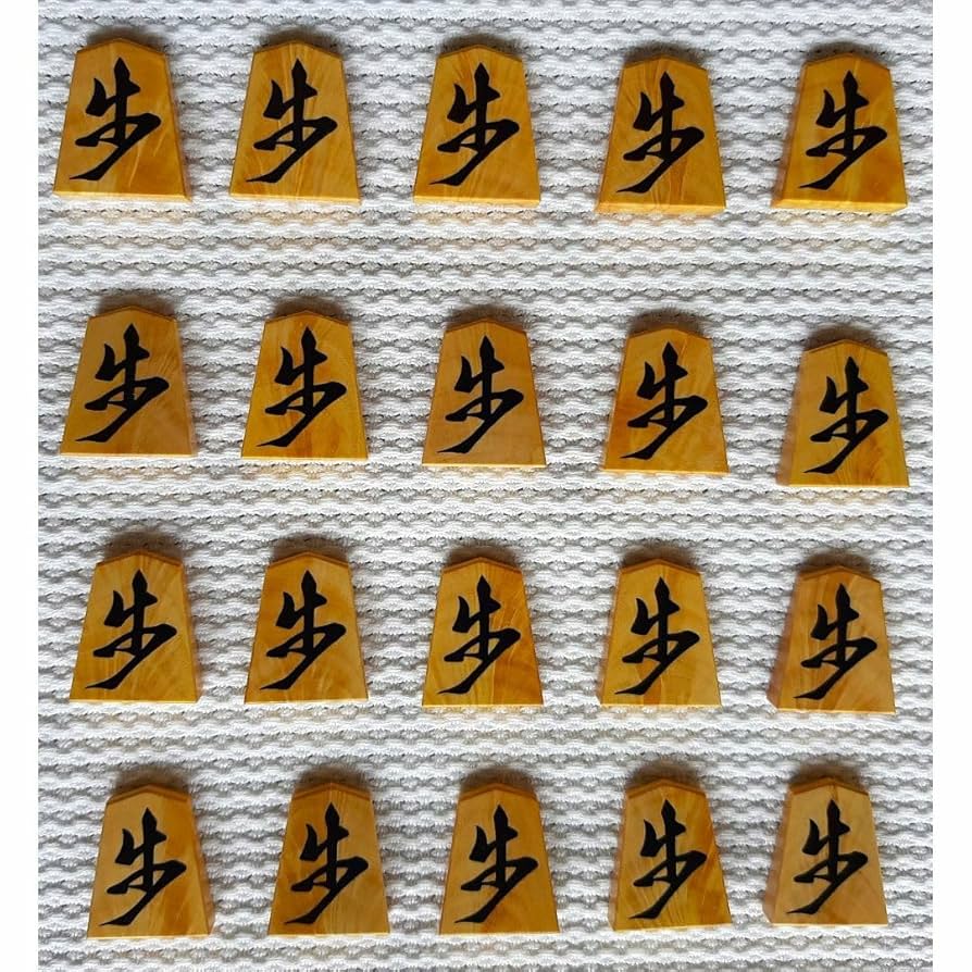 将棋駒　拓水作魚龍書薩摩黄楊稲妻杢盛上駒 将棋駒本ツゲ（薩摩黄楊）銘彫魚龍書【英月作】