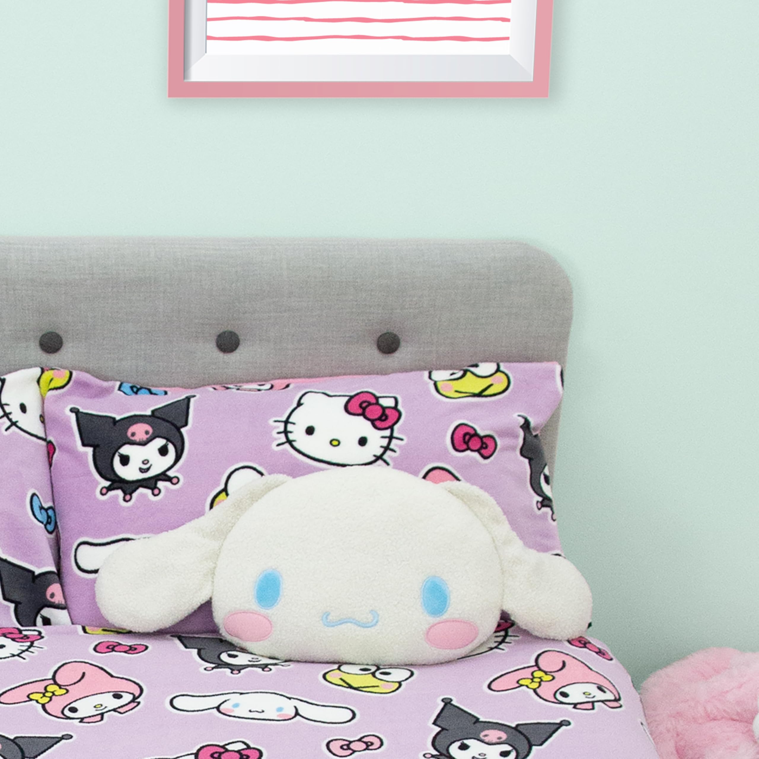 CHARACTER WORLD Cuscino con licenza ufficiale Hello Kitty Cinnamoroll a forma di cucciolo, perfetto per camera da letto o soggiorno, 33 x 40 cm