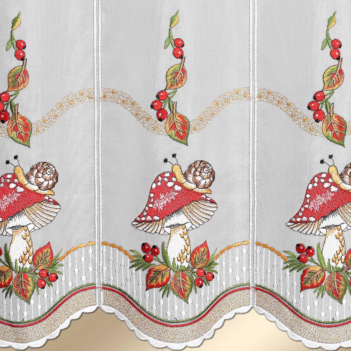 Bestickte Scheibengardine Herbstzeit Vogtländische Spitze | Kurzgardine Panneax mit Fliegenpilzen und Buntem Herbstlaub | Kurzgardine als Herbstdekoration im Landhaus-Stil Höhe x Breite 55 x 112 cm
