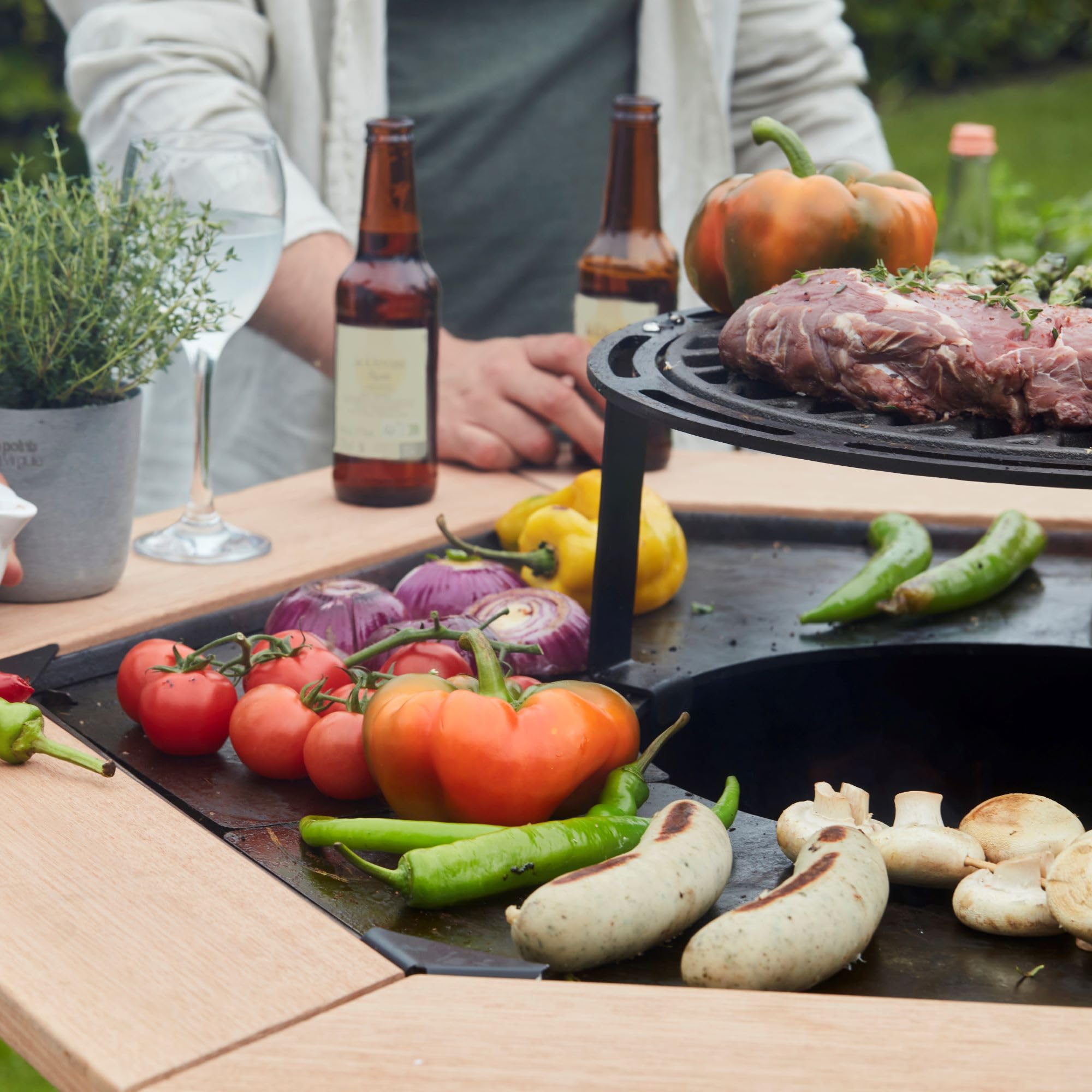 Barbecook Nestor oryginalny grill na drewno z planchą, stolikami bocznymi i podwyższoną kratką ze stali corten, 128 x 120 x 120 cm