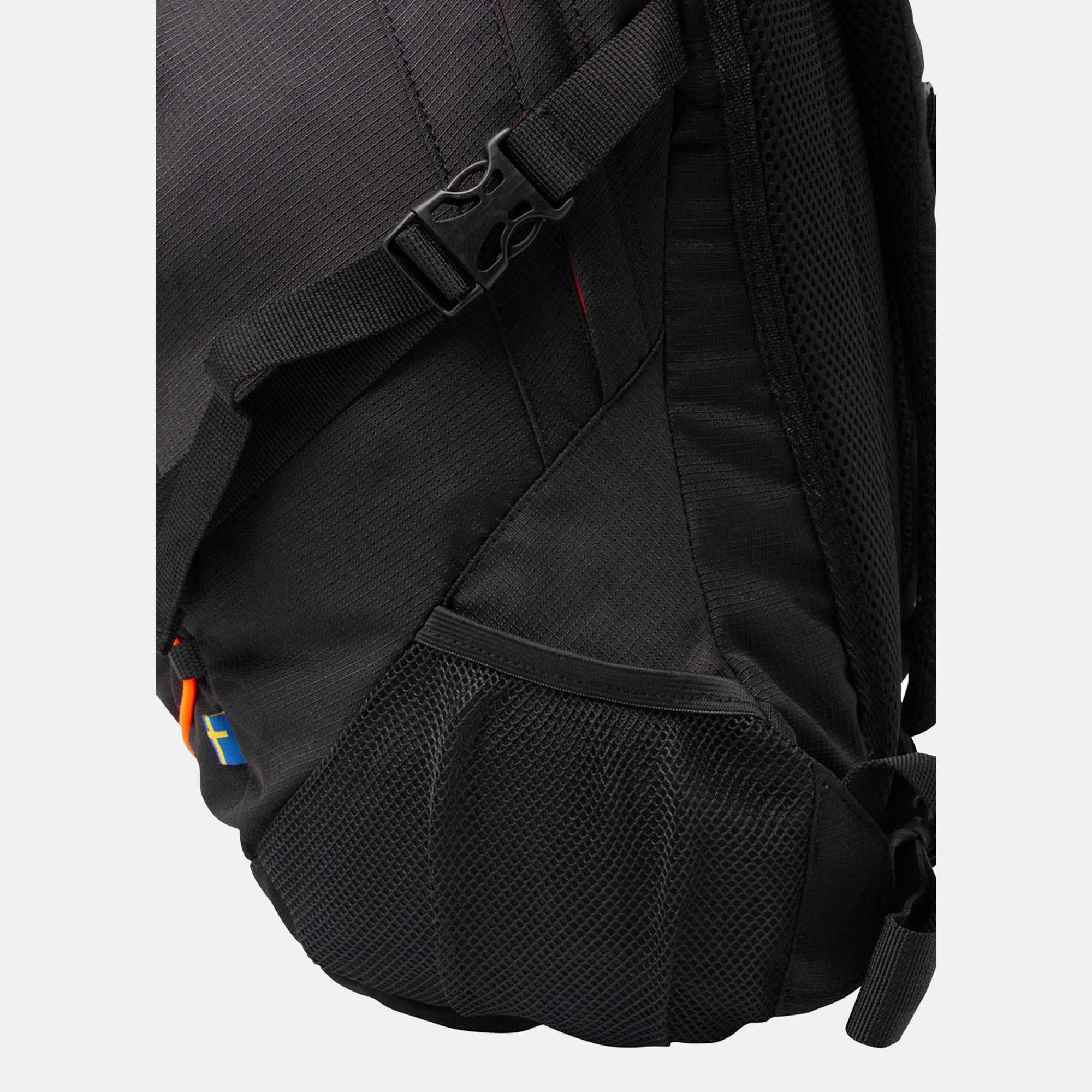 Swedemount Columbus 30L Rucksack mit Regenschutz und gepolsterten Schultergurten
