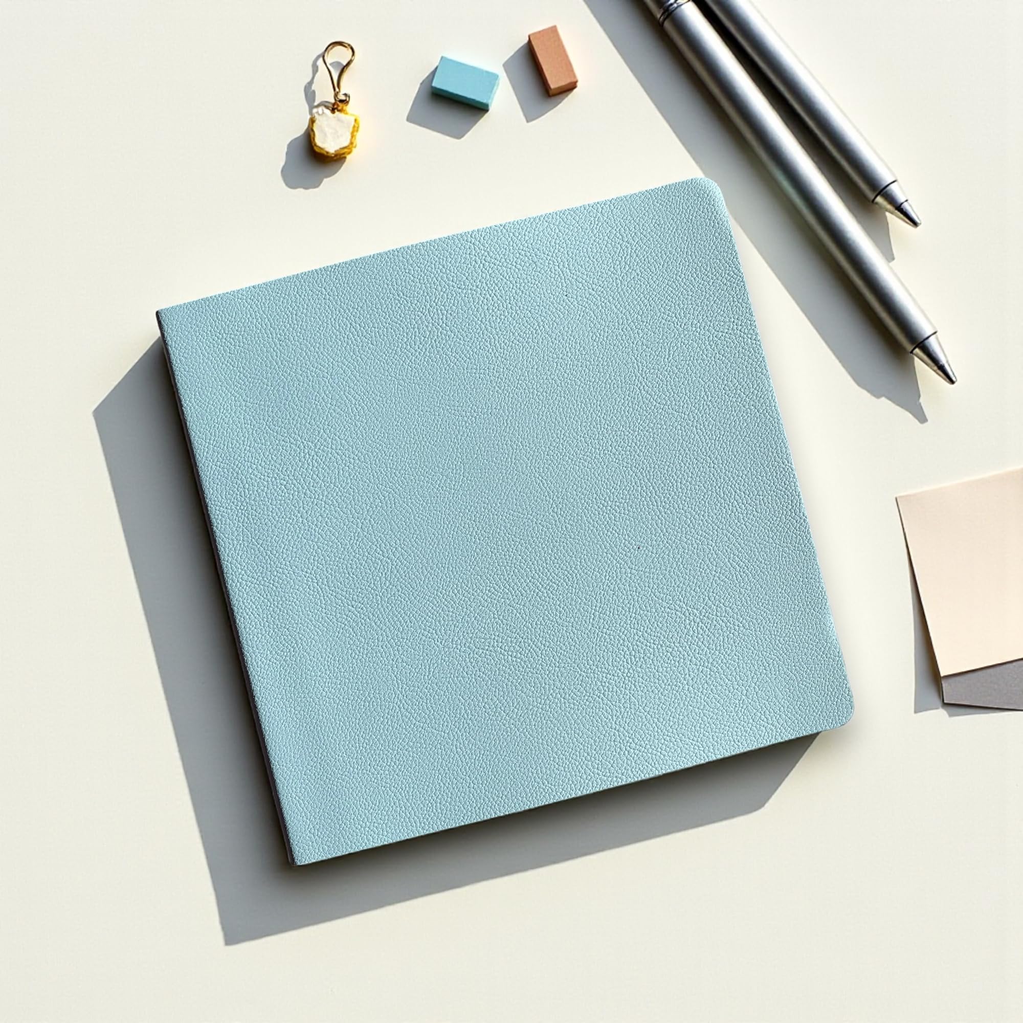 Fark Tanıtım Defter, Çizgisiz Not Defteri – PU Deri Not Defteri – 16,5x16,5 cm, 96 Yaprak (192 Sayfa), 90 gr Ivory Kağıt, Esnek Kapak, Ofis ve Kırtasiye (Buz Mavi)
