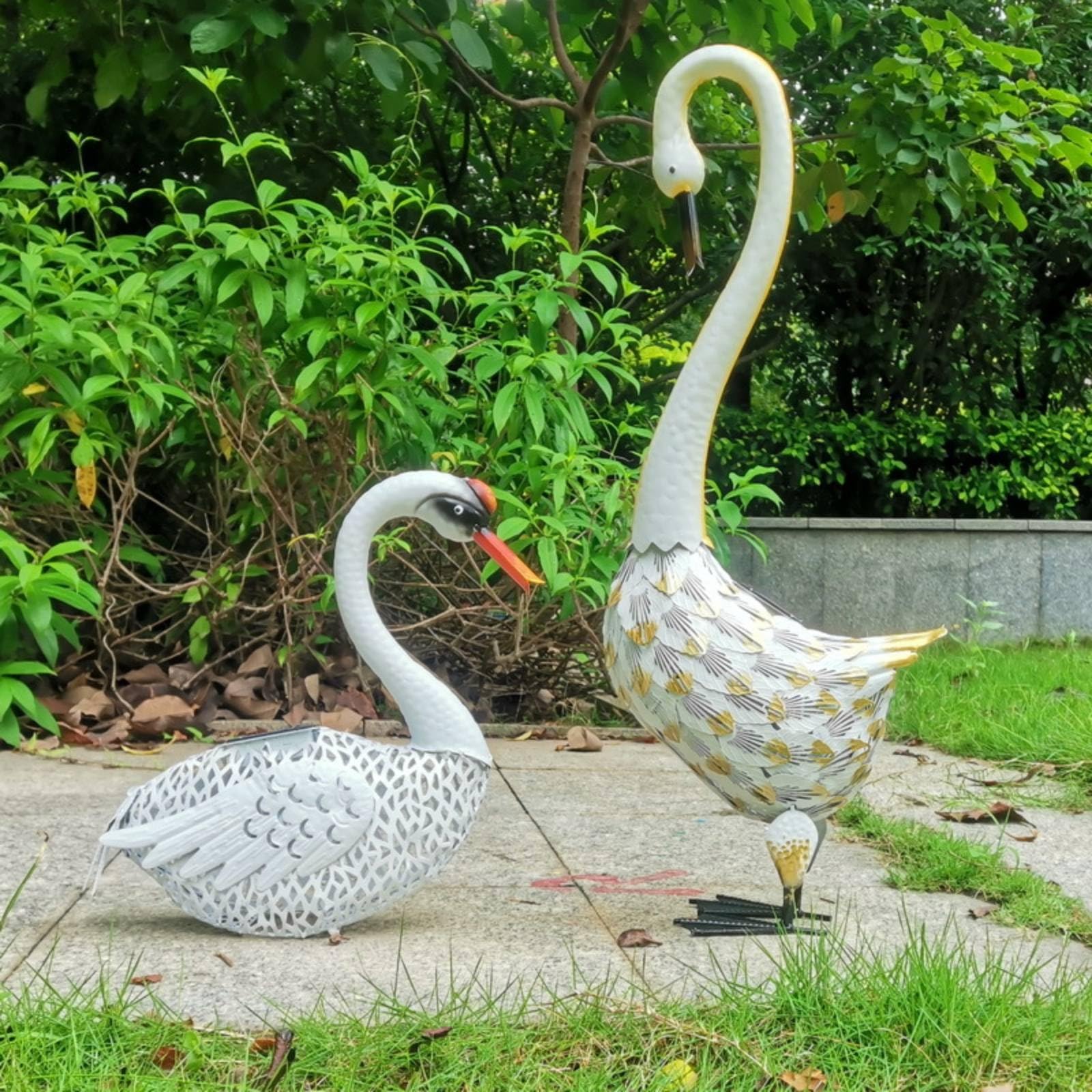 Cisne Solar Figura Decorativa Luz Ornamental de Jardín Metal Personalizado Silueta Detallada para Ambientar Césped Patio Espacios Aire Libre, Cisne Bajo Con Luz — 35.5 14 39.5CM