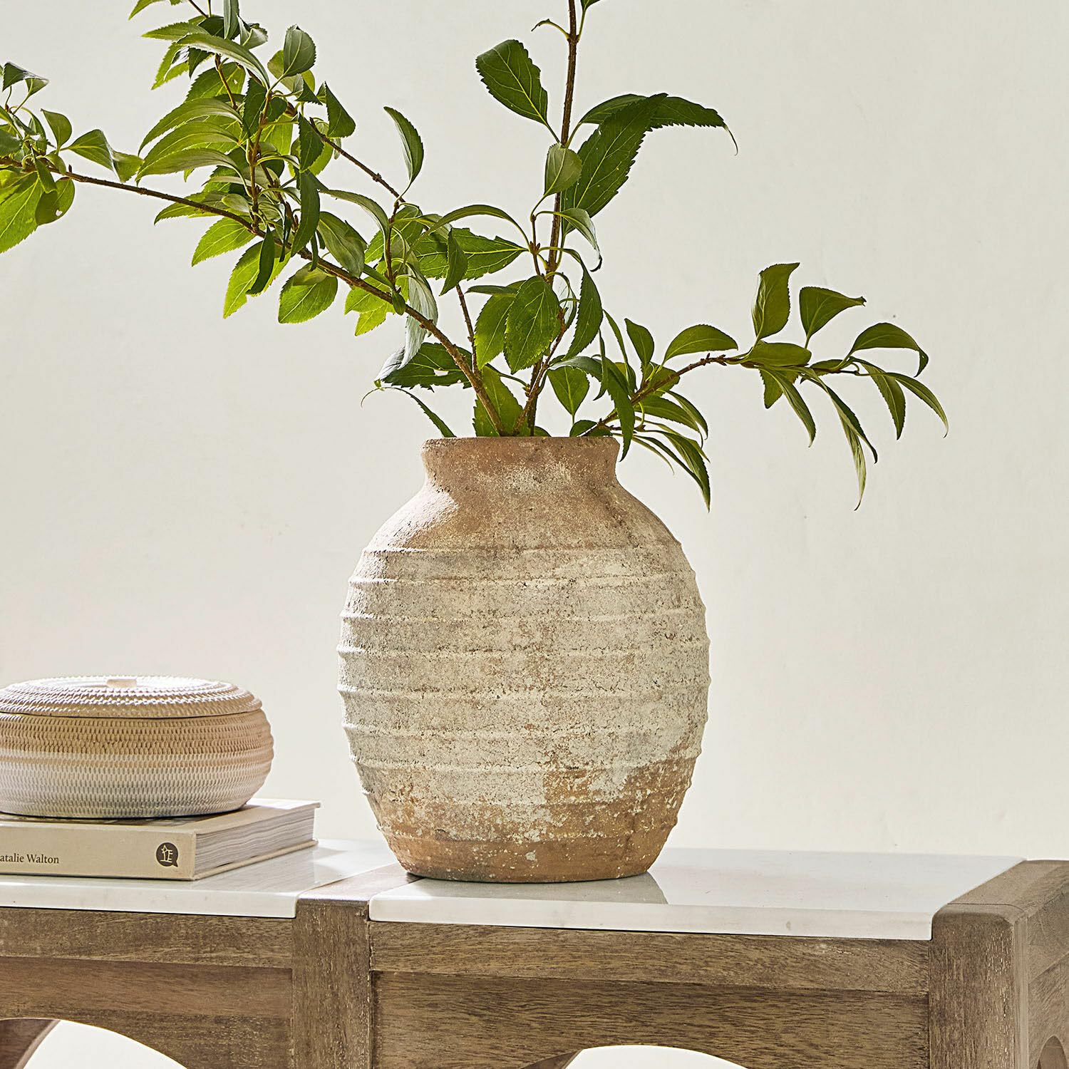 Loberon Sibinna Vase - Dimensions généreuses - pour des Fleurs fraîches ou des Bouquets de Fleurs séchées, Marron/Blanc