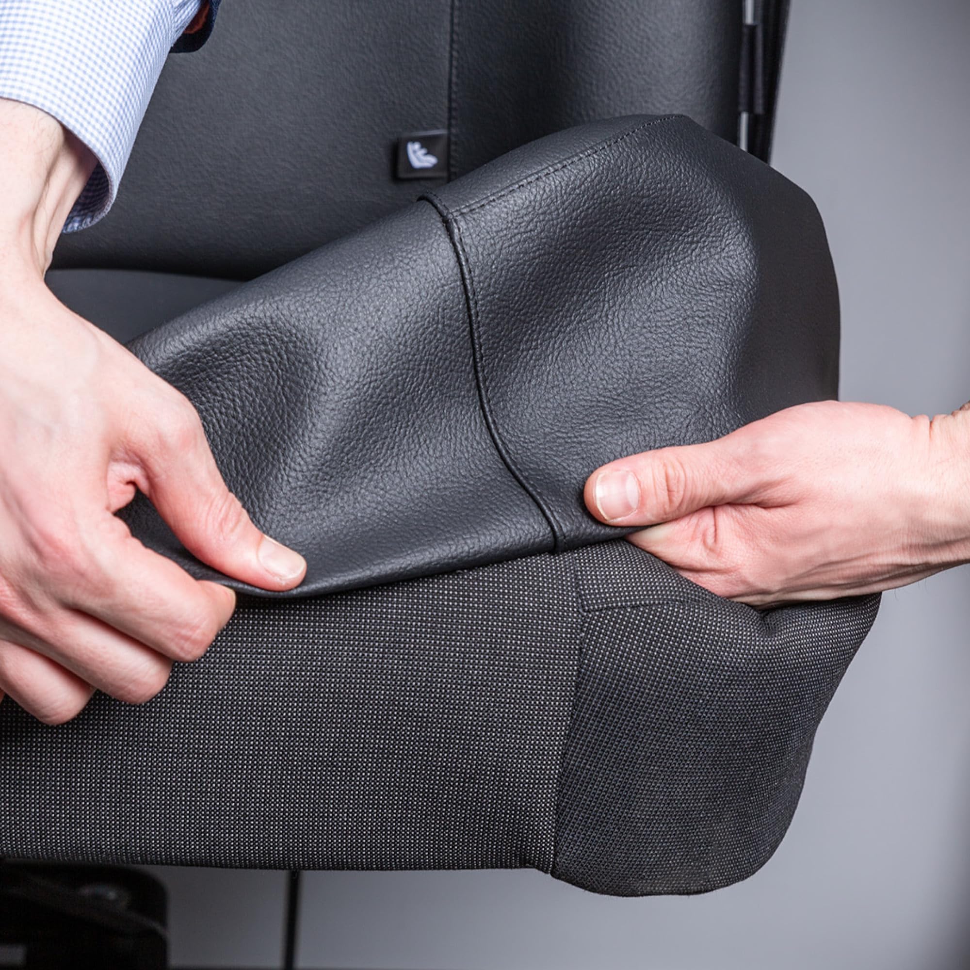 Premium-Passform Schonsitzbezug kompatibel mit Mercedes-Benz Vito BR 447 ab 2014 – Set Fahrersitz & Beifahrersitz, mit Airbagfunktion, robuste Sitzbezüge in Schwarz – Made in Germany