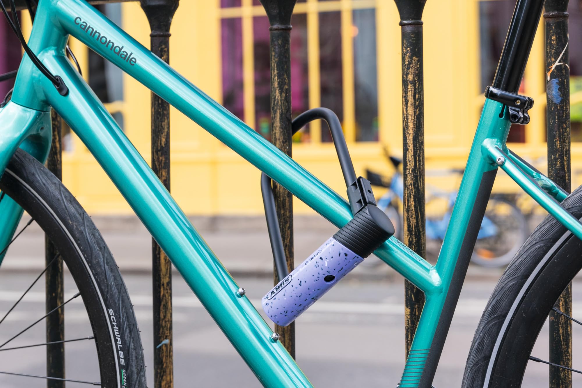 ABUS Antivol U 410K Ultra, Variante 150HB230, Purple | Antivol robuste pour vélo & trottinette, 150HB140, avec support pratique