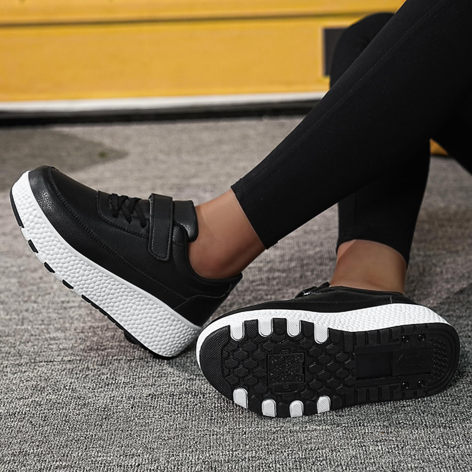 Hixingo Chaussure a Roulette pour Fille Garçons, Chaussures a roulettes avec Roues Chaussures de Skateboard, Patins à roulettes Noir & Blanc, Crochet et Boucle Basket à roulettes