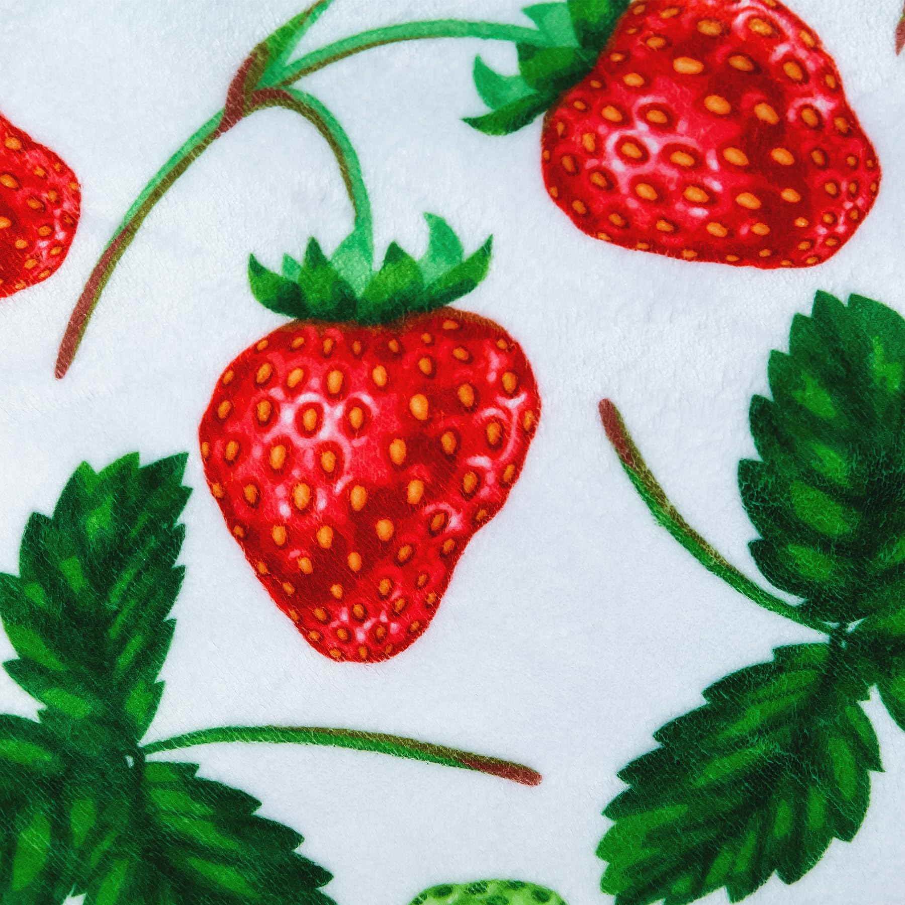 Amazon｜Famitile ストロベリーブランケット かわいい ソフト 軽量