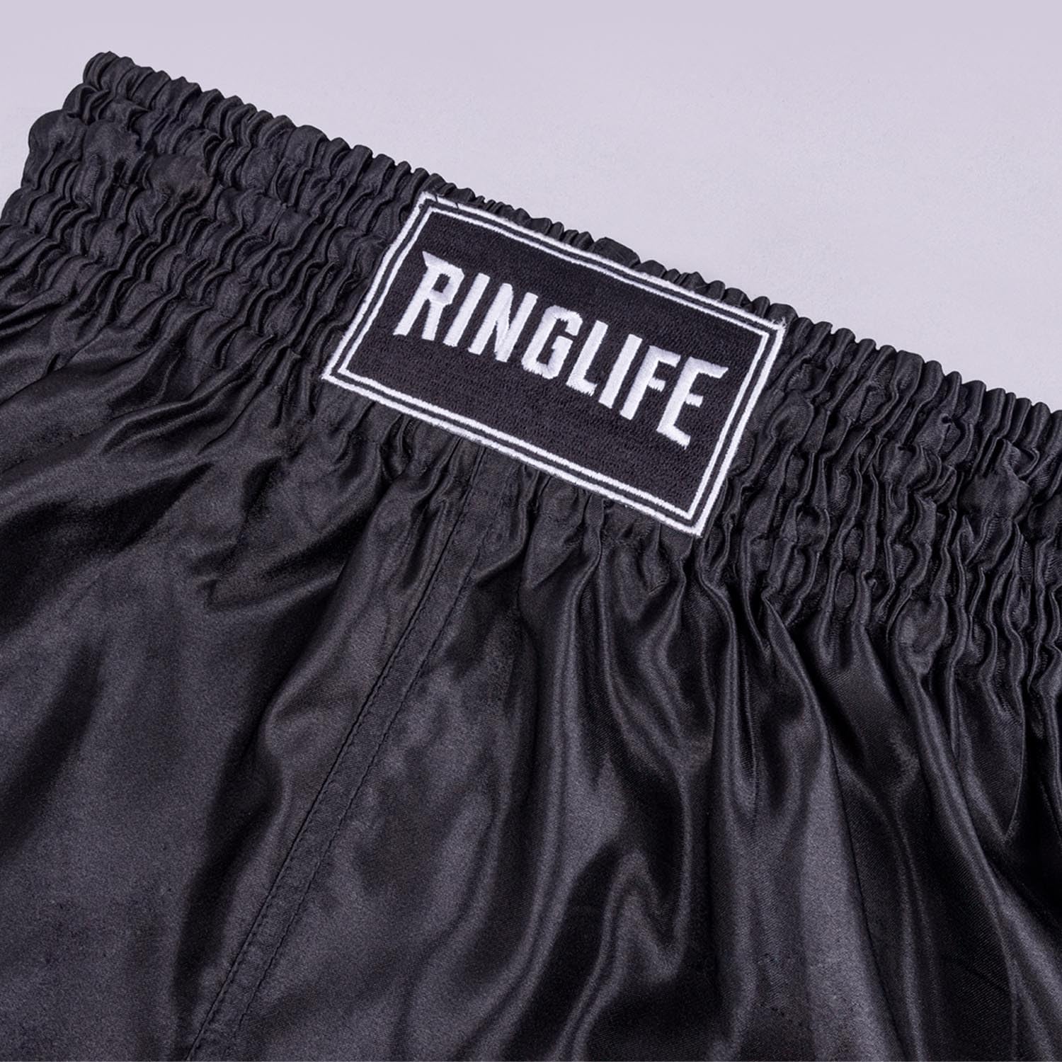 Muay Thai Shorts, Core, Schwarz, Kickboxhose für Training & Wettkampf, Thaibox Shorts Satin, Atmungsaktiv, Langlebig, Kampfsporthose für MMA, K1, Boxen, Thai Boxen