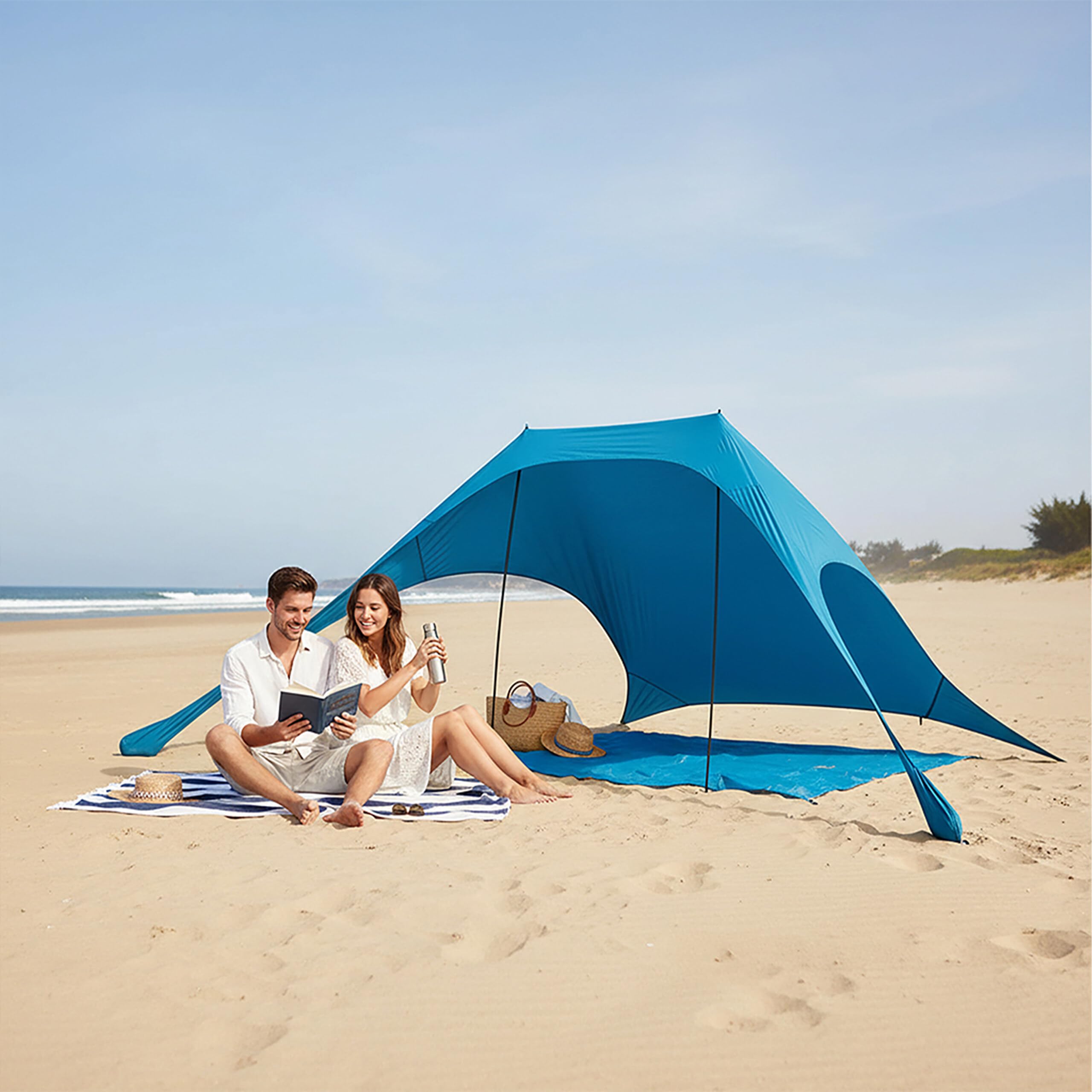 Relaxdays Żagiel przeciwsłoneczny na plażę, 200 x 210 cm, ochrona przed promieniowaniem UV 50+, dla 2-4 osób, torba do noszenia, koc do leżenia, plaża, park, niebieski