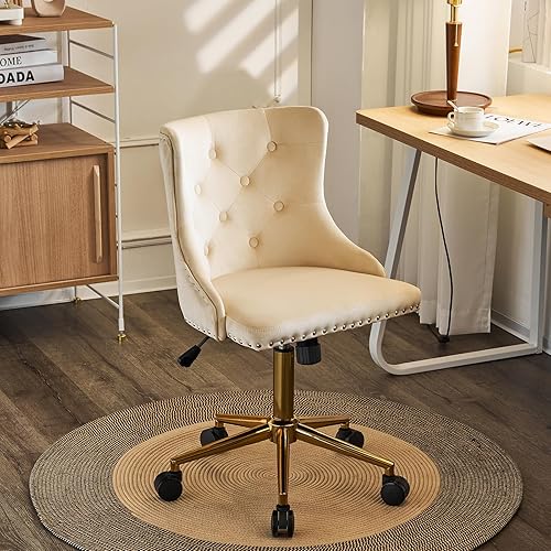 VINGLI Silla de escritorio de terciopelo beige sin brazos para oficina en casa con base doradaruedas, pequeña silla de tocador y maquillaje con