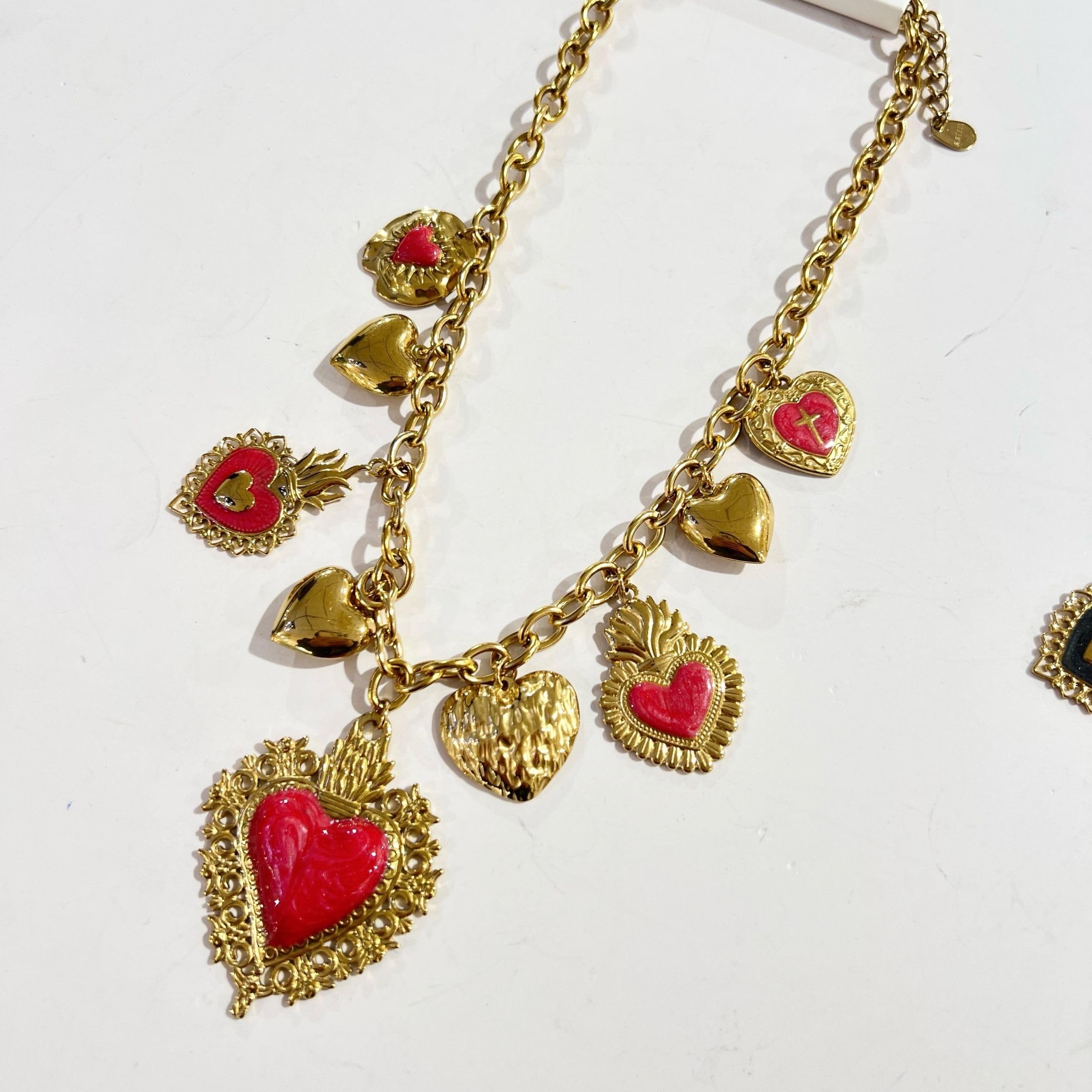 Generico Collana in Acciaio Inossidabile Color Oro con Ciondoli Cuore Smaltati Rossi - Cuori Sacri