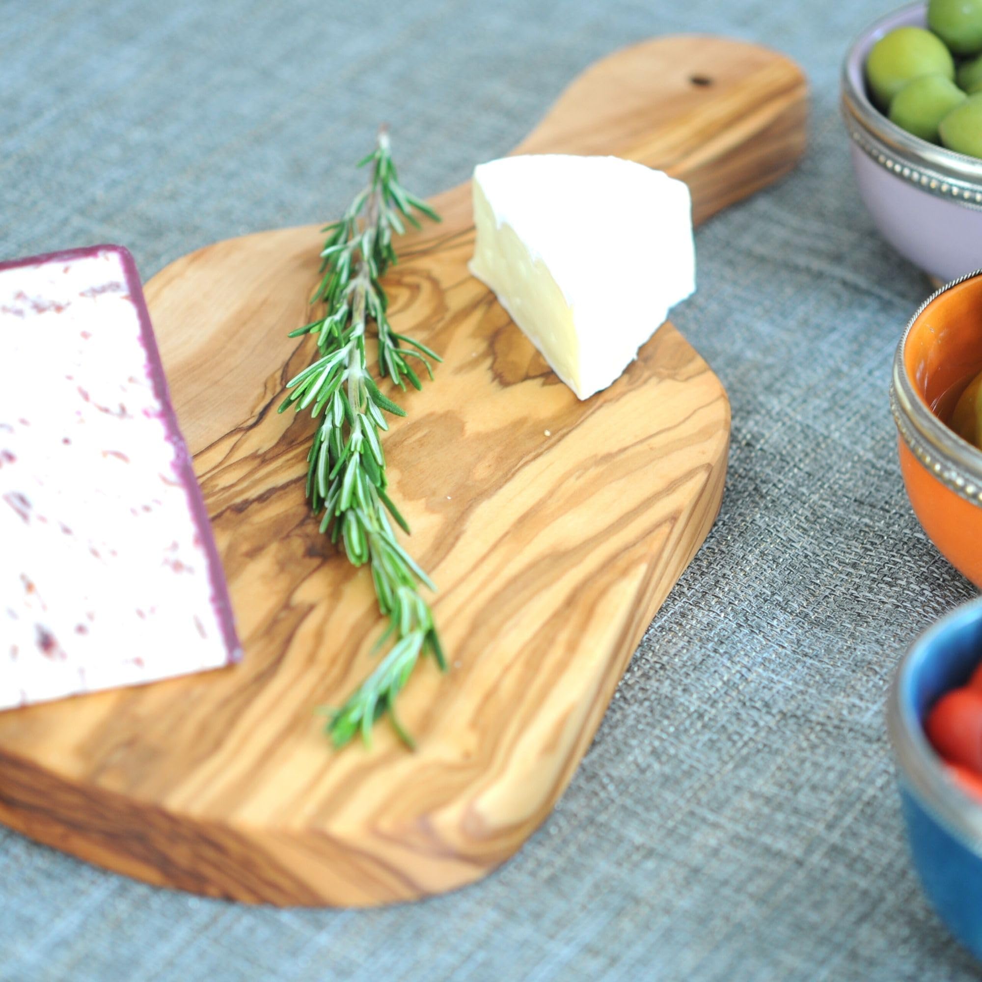 Amazon | ハンドクラフト オリーブウッド カッティングボード ハンドル