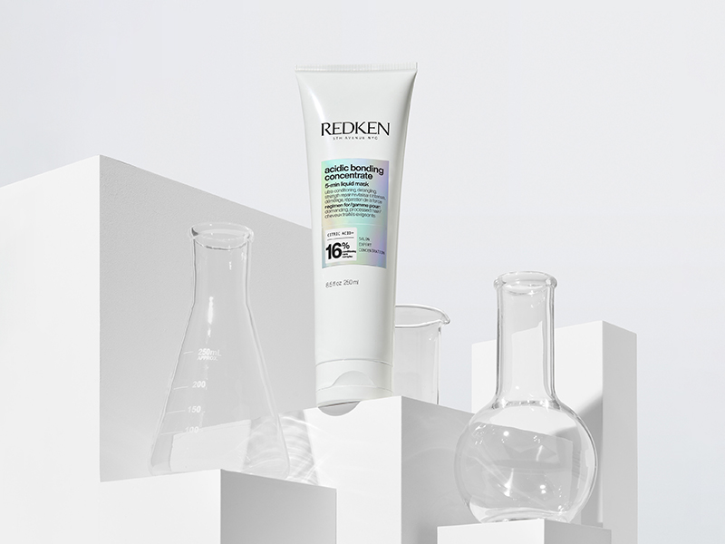 Redken Acidic Bonding Concentrate Hair Mask - Hydrating 5 Minute Liquid Mask, Bond Building & Strengthening, For Dry, Damaged Hair