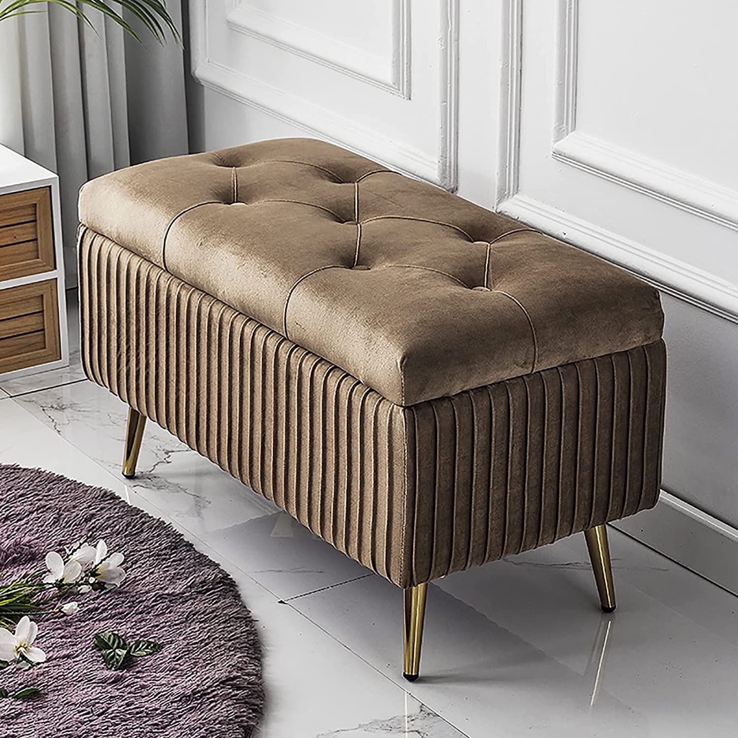 Banc bout de lit en velours vert pour une chambre parentale cosy
