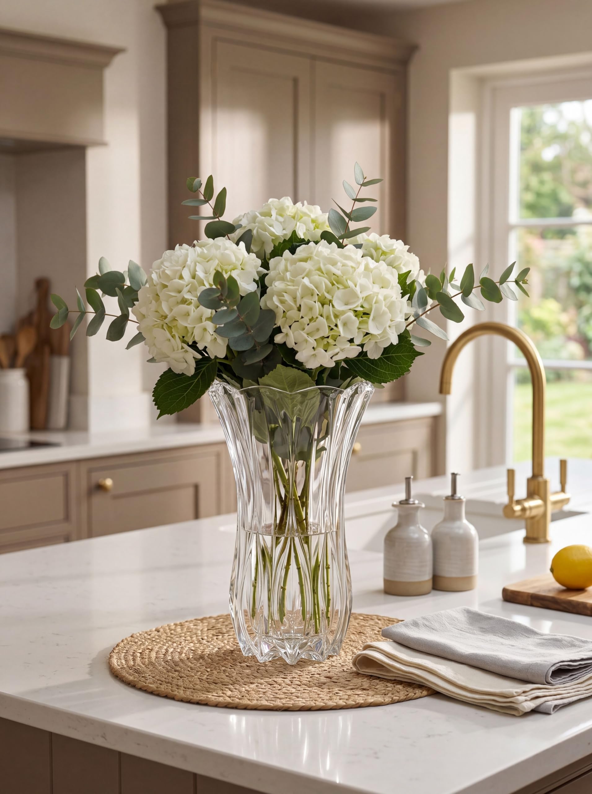 Amazon.com: Mikasa Celebrations Blossom Crystal Vase, 12-Inch Tall