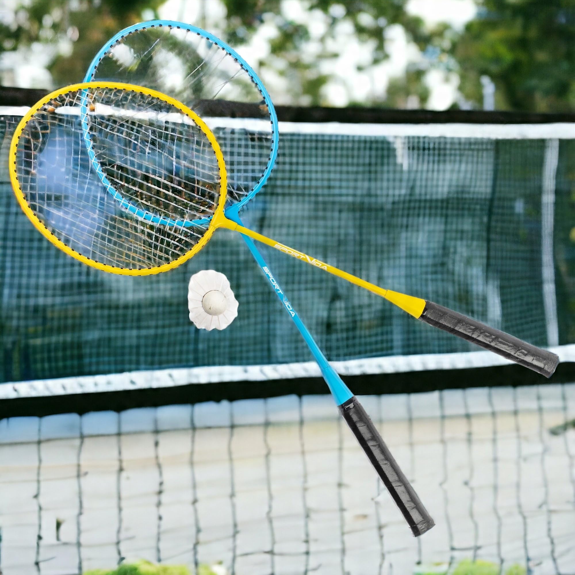 Lot de 4 raquettes de badminton - 3 volants à ressort - Filet et sac de transport - Jaune et bleu clair - Acier et aluminium - Hauteur des poteaux de 170 cm - Kit complet pour sports de loisirs