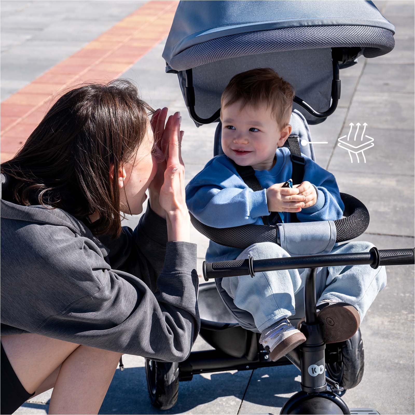 Kinderkraft Freeway 2, Triciclo Evolutivo para Bebé, Asiento Giratorio 360°, Pedales Libres, Arnés de 3 Puntos, Freno Central, 9 Meses a 5 Años, Rosa