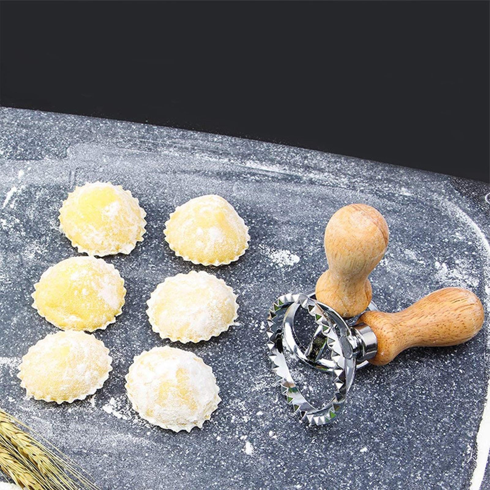 Set 5 Pezzi Per Ravioli E Pasta Fresca: Stampini Acciaio Inox (Tondi, Quadrati, Cuore) E Tagliapasta - 5
