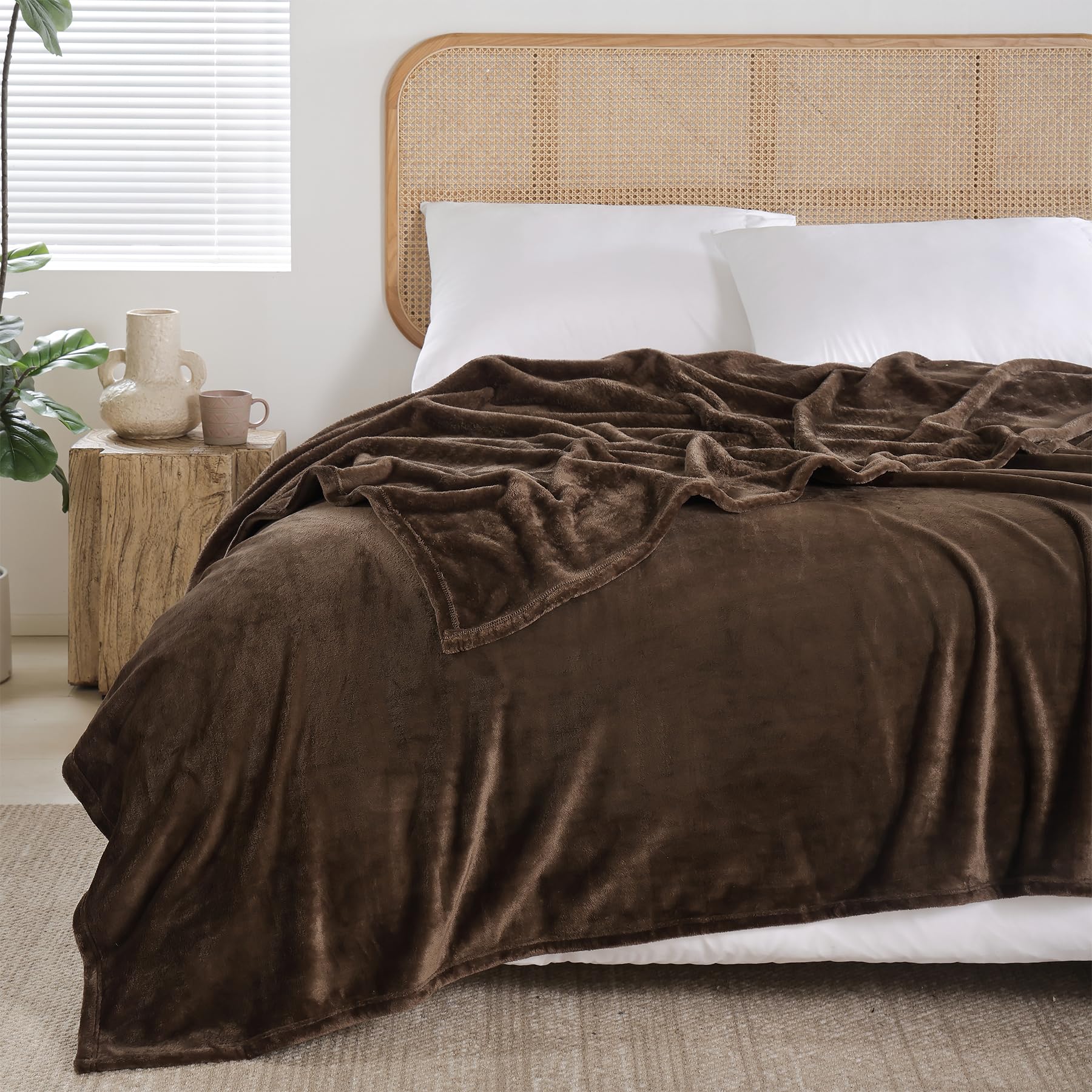 Whitney Home TextileBlanket Chocolate Queen 90x90in