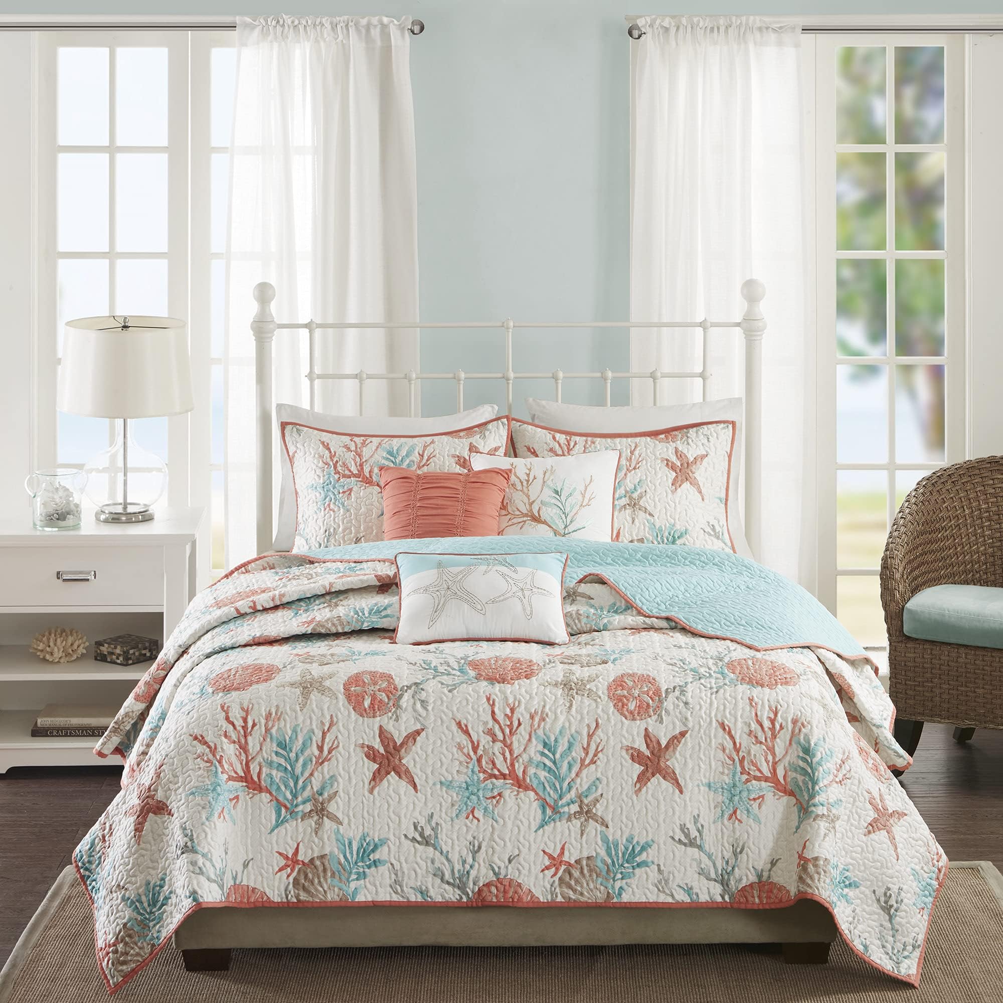 Madison Park Quilt Set Cottage Coastal Design, Starfish Print - All Season, Coverlet Bedspread Lightweight Bedding Layer, Shams, Toss Pillows, King/Cal King(104"x94"), Pebble Beach Coral 6 Piece