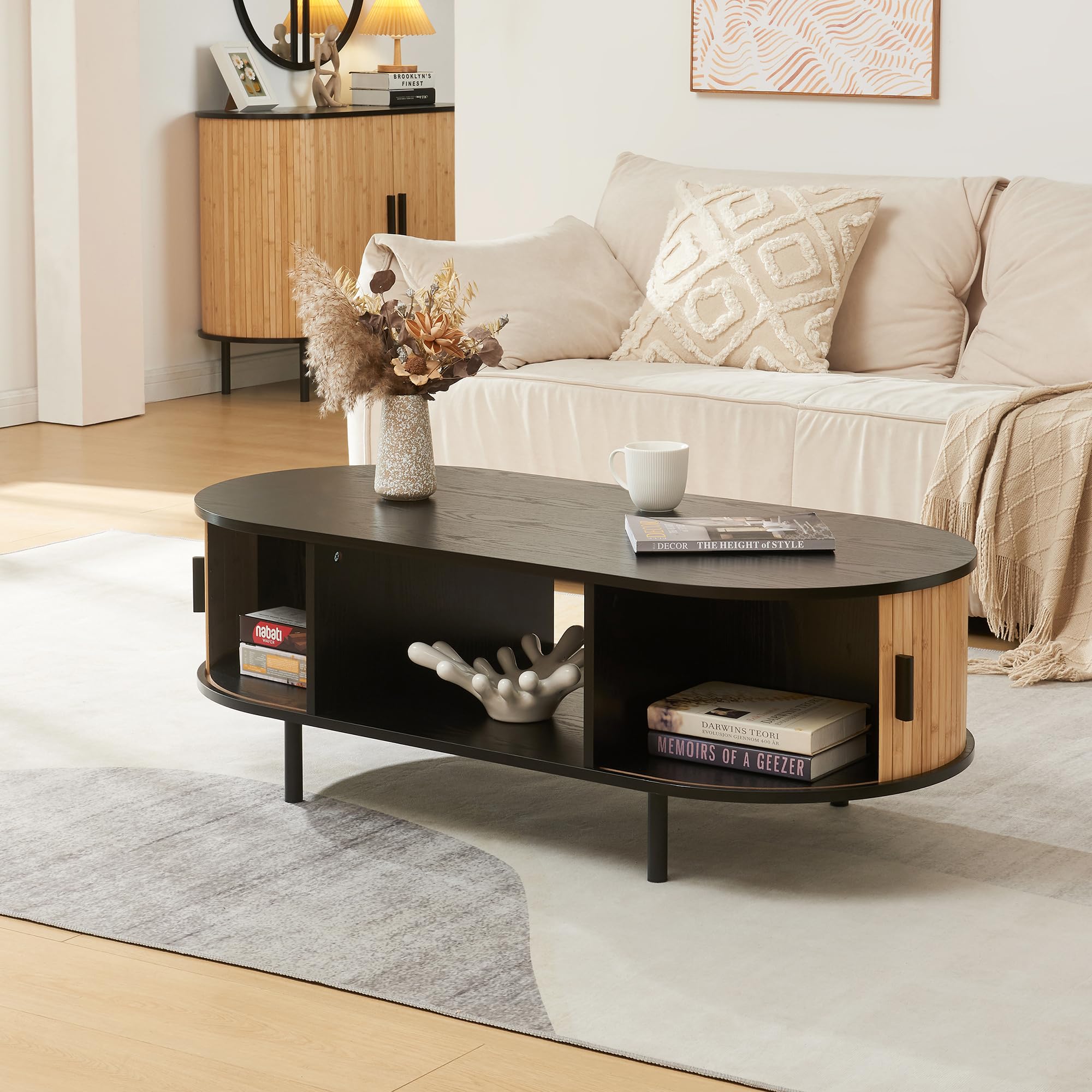 [en.casa] Table Basse Design Scandinave Table d'Appoint Bout de Canapé avec Portes Couilissantes Compartiments de Rangement MDF Bambou Métal 120 x 55 x 40 cm Naturel Noir