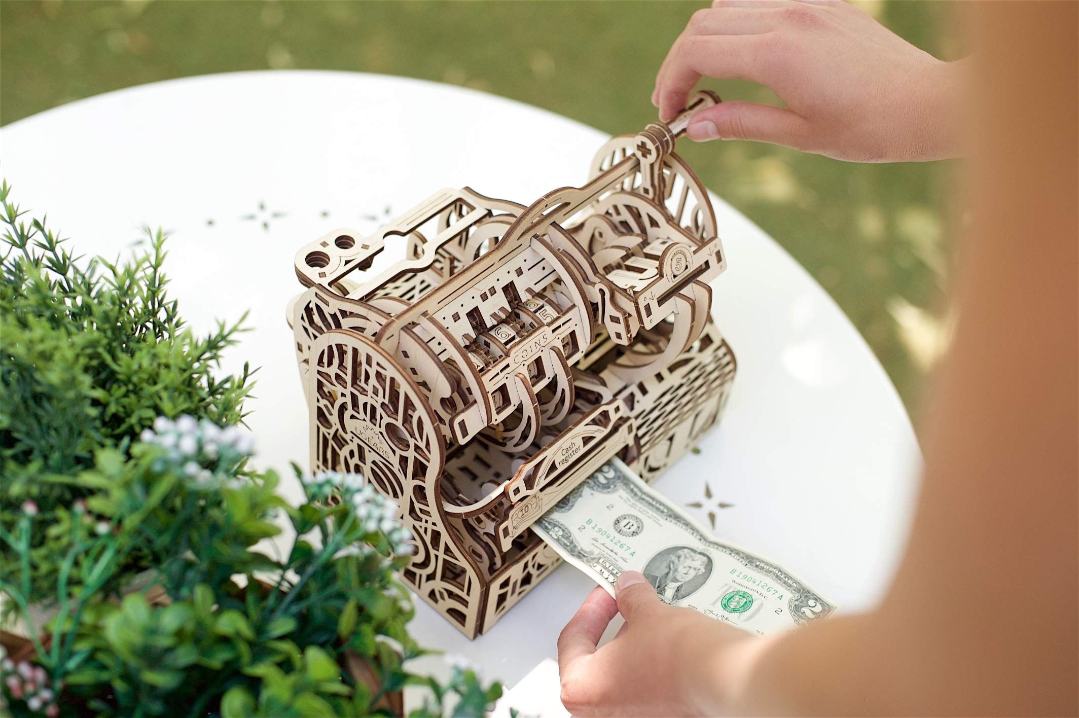 UGEARS Сonstruction Mecanique en Bois - Caisse Enregistreuse Puzzle 3D Adulte - Casse Tete Kit De Construction 3D - Kit Bricolage Mecanique en Bois 3D - Modele Mecanique de Maquette a Monter 70136