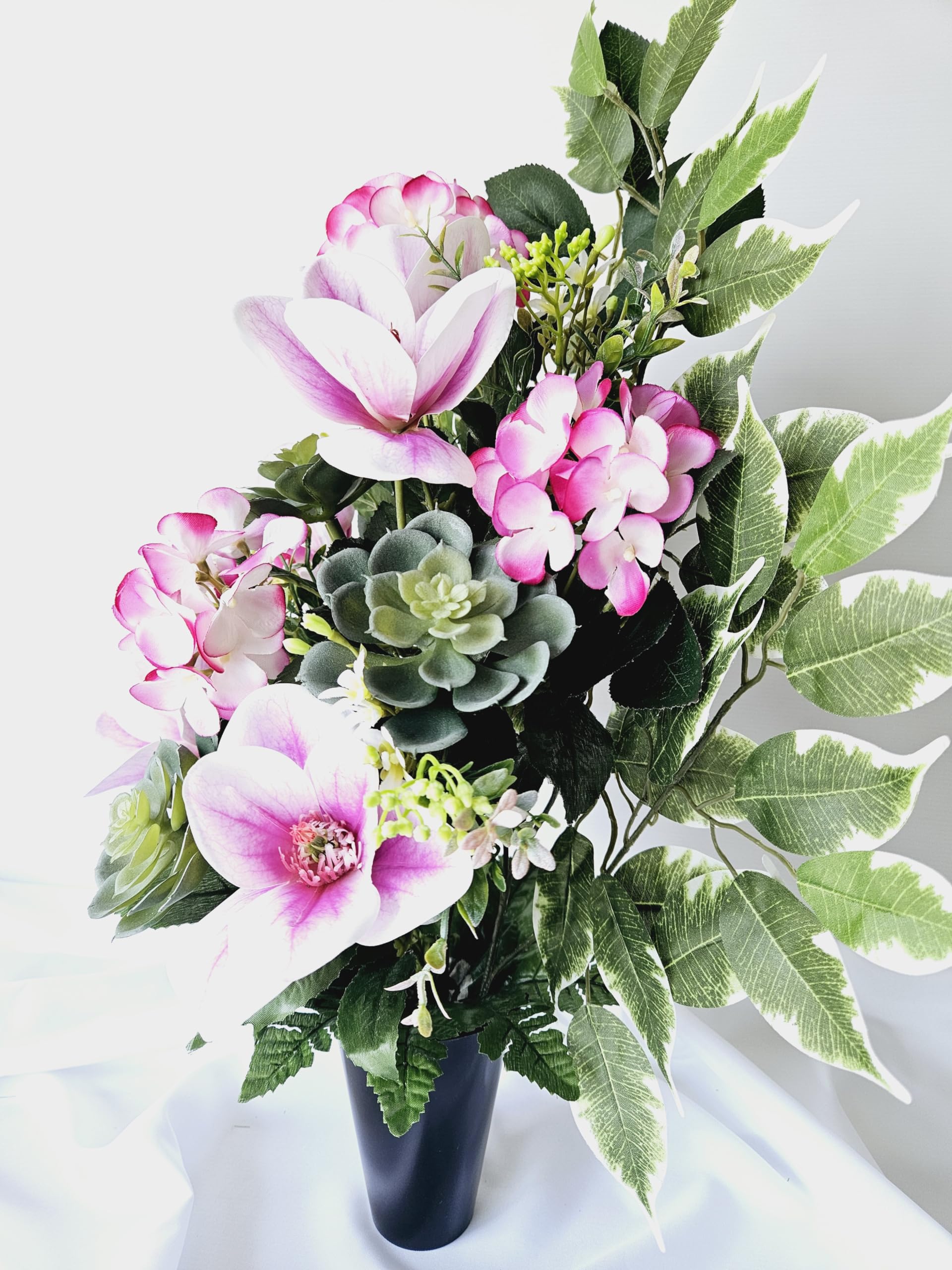 Composition De Fleurs Artificielles en Cône Lesté Ciment pour Une Parfaite Tenue de Votre Bouquet de Fleurs, Plus Besoin de Sable, Ce Vase en PVC Se Dépose dans Un Vase Funéraire.