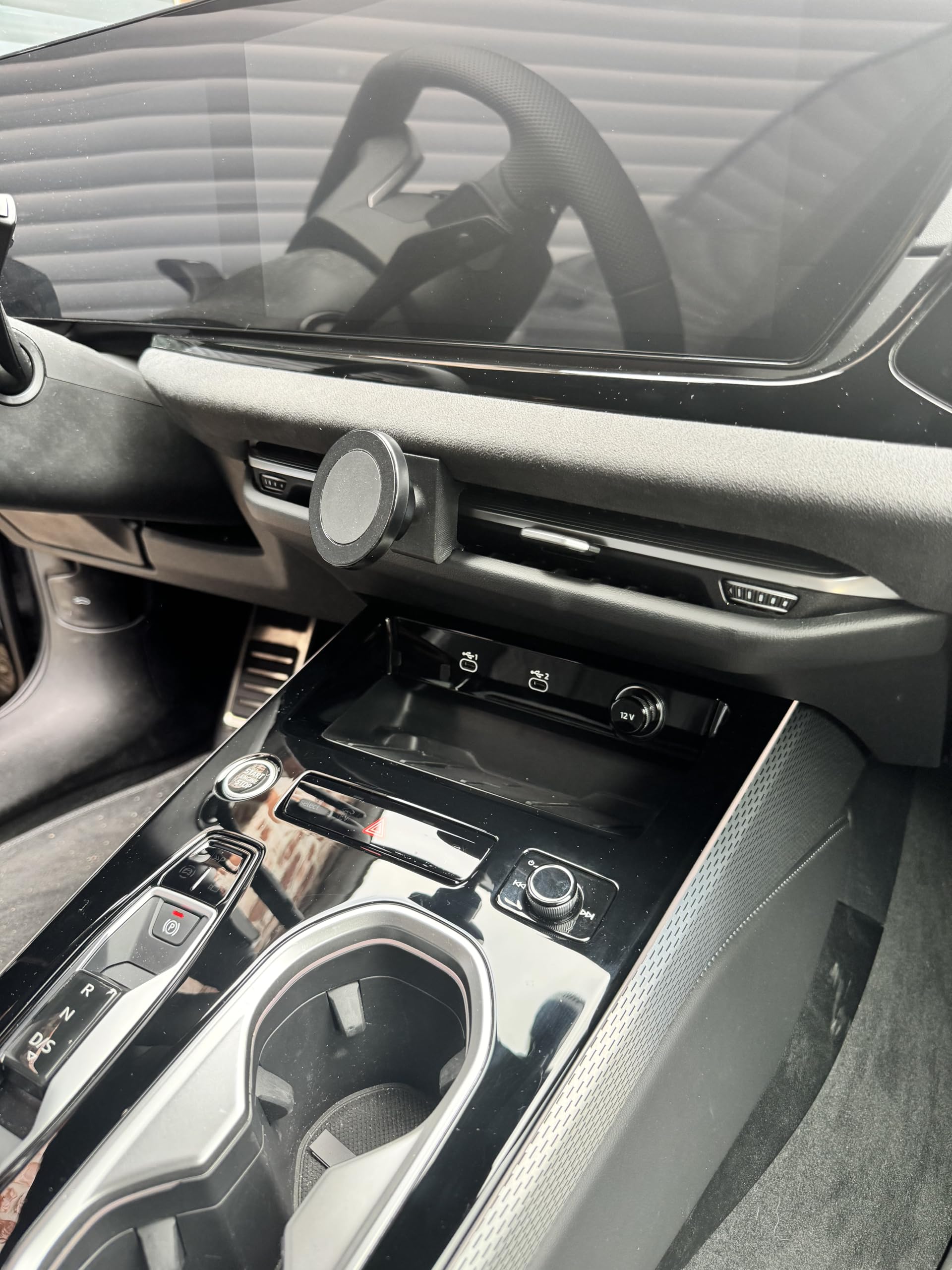 Generisch fahrzeugspezifischer Handyhalter passend für Audi Q5 GU ab Bj. 2024, Made in Germany (MAGSAFE/QI KOMPATIBEL (OHNE LADEFUNKTION))