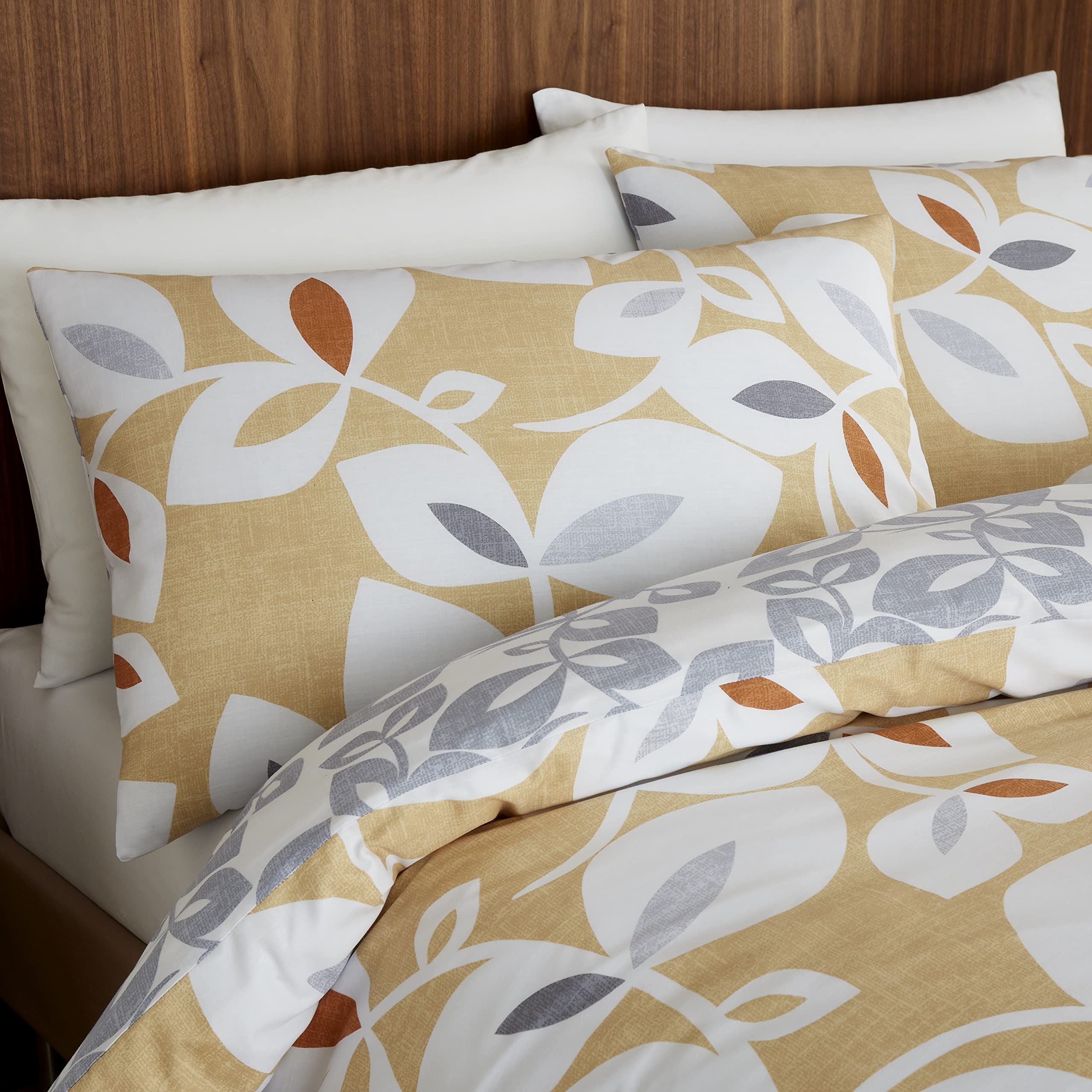 Catherine Lansfield Inga Leaf Gold Duvet Cover + Pillowcase for Bed 150 cm - 240 x 220 + 2 (50 x 85), Lemon Tree, 240 x 220 cm - Image 3
